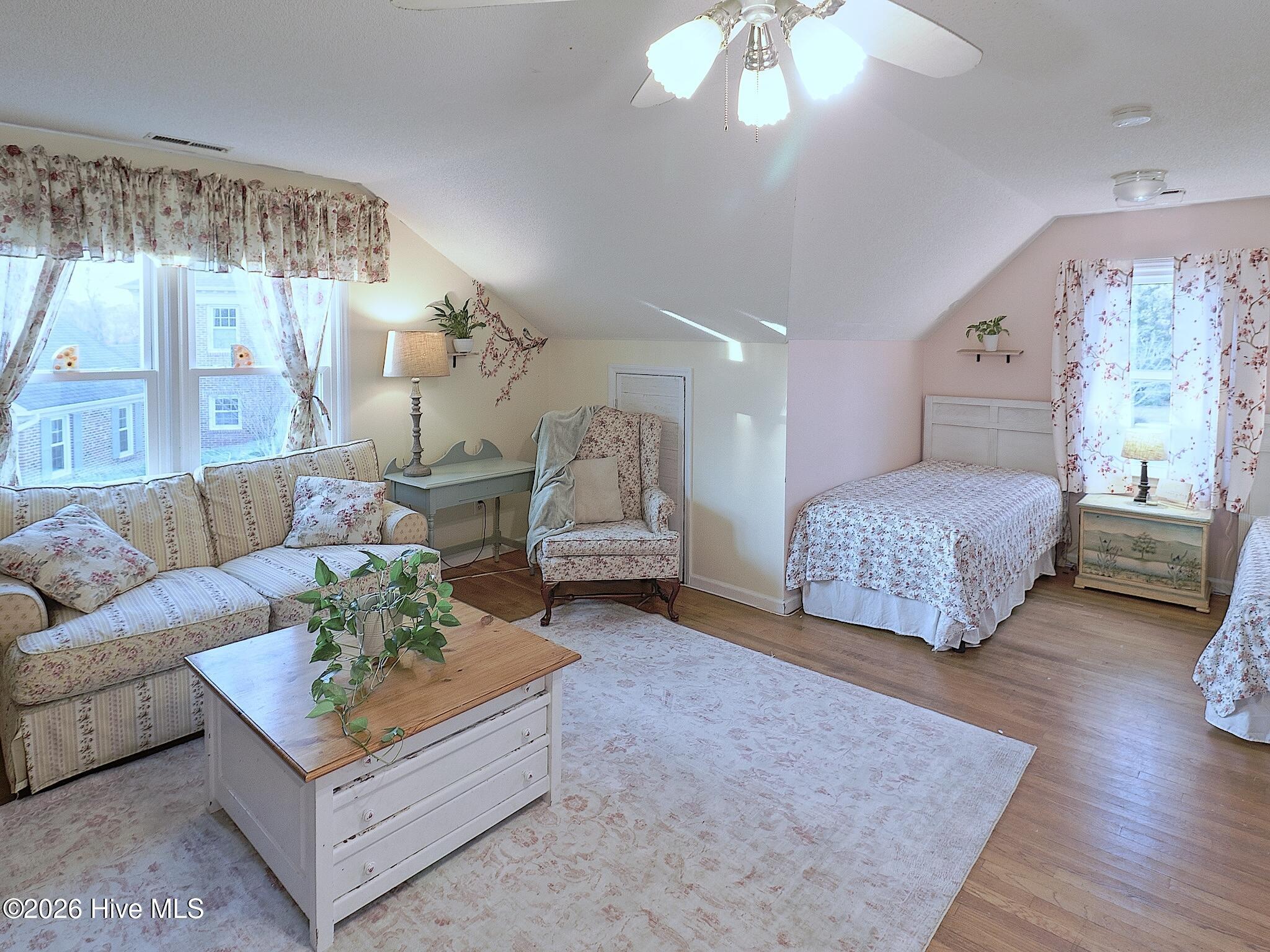 100554286 | Photo 18