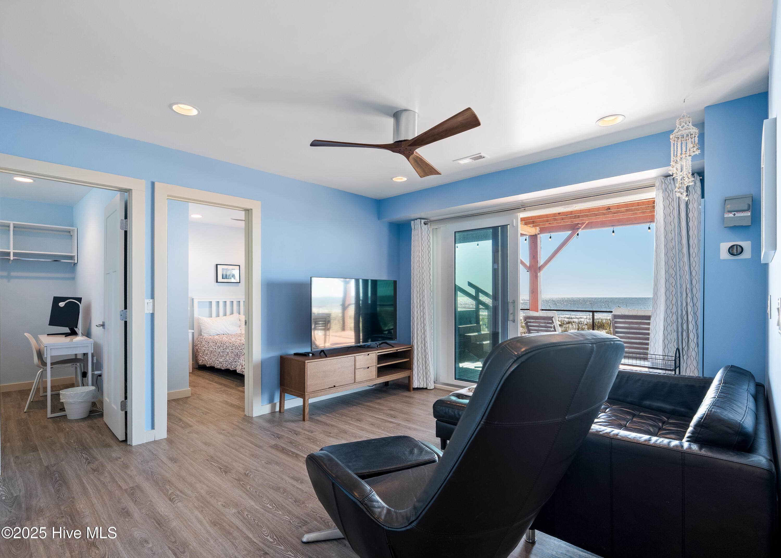 100539588 | Photo 16