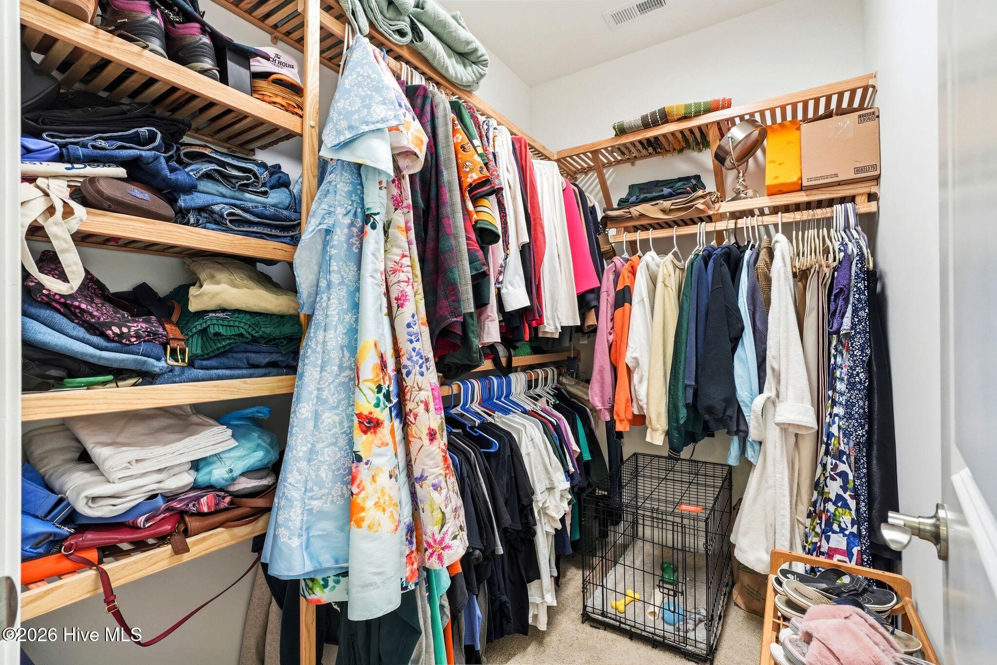 100569004 | Photo 38