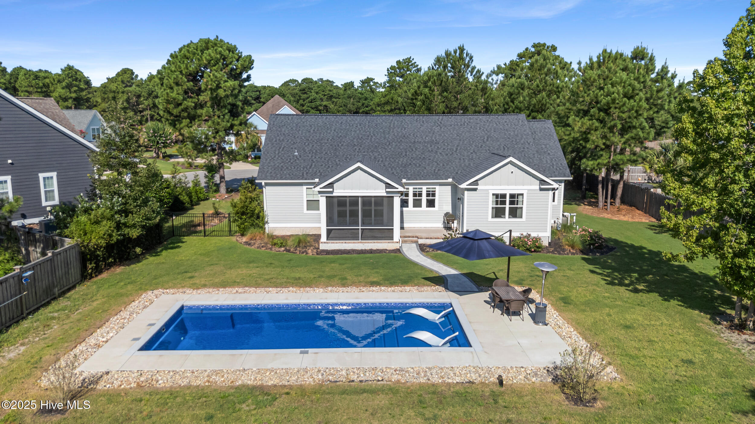 100520337 | Photo 53