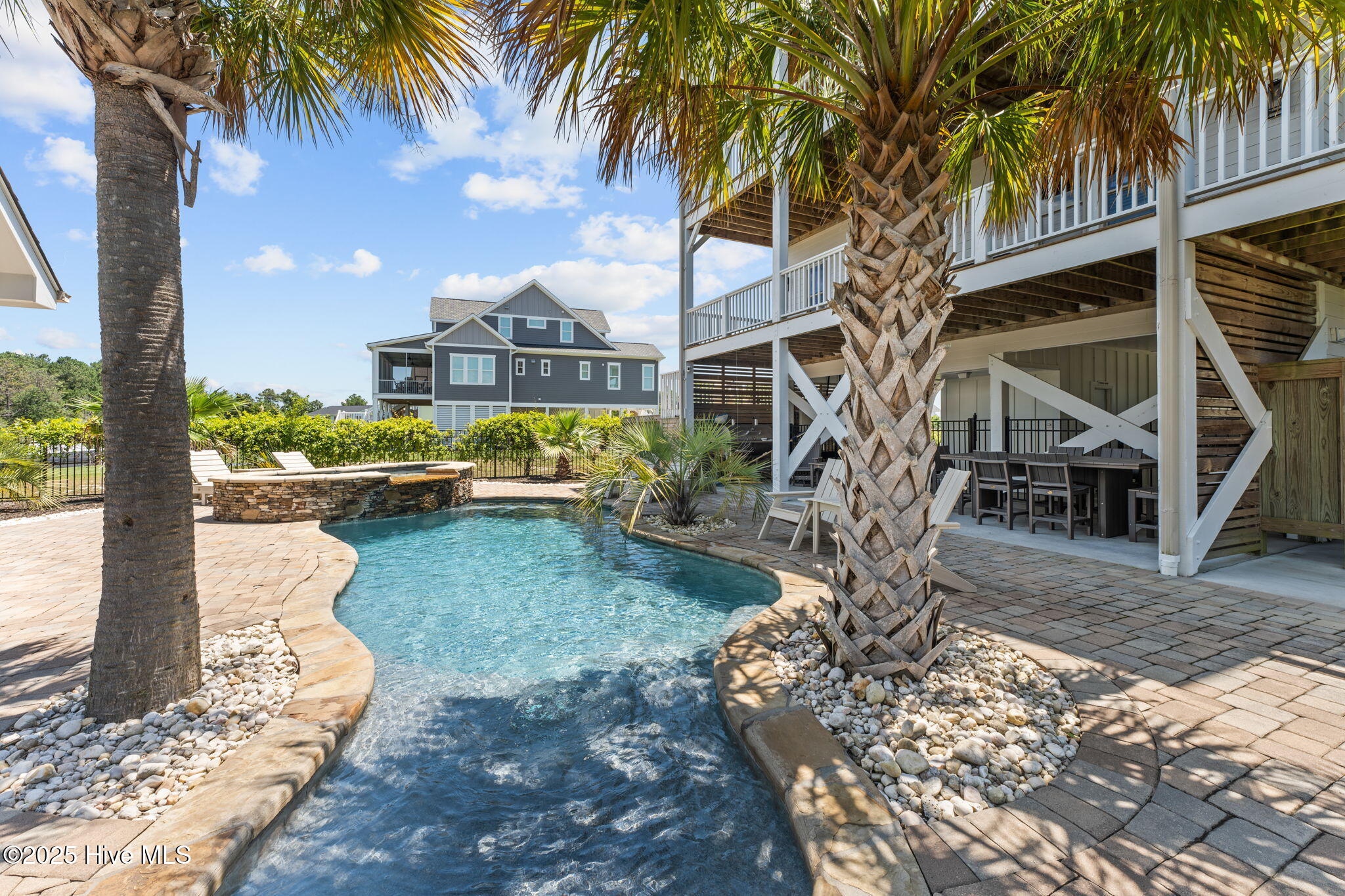 100514865 | Photo 12