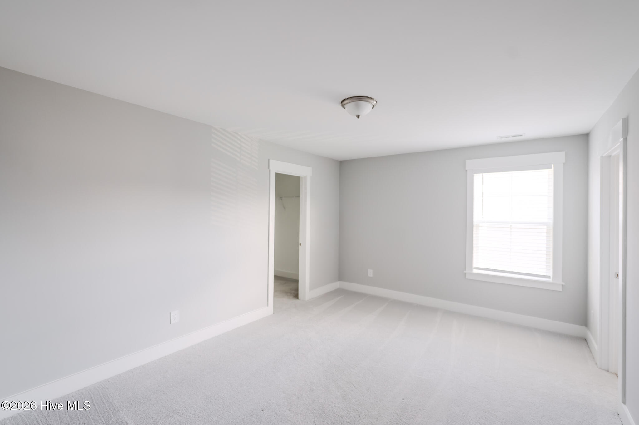 100567790 | Photo 42