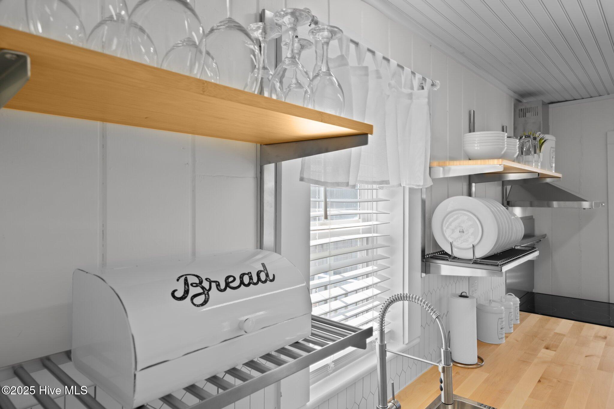 100537194 | Photo 112