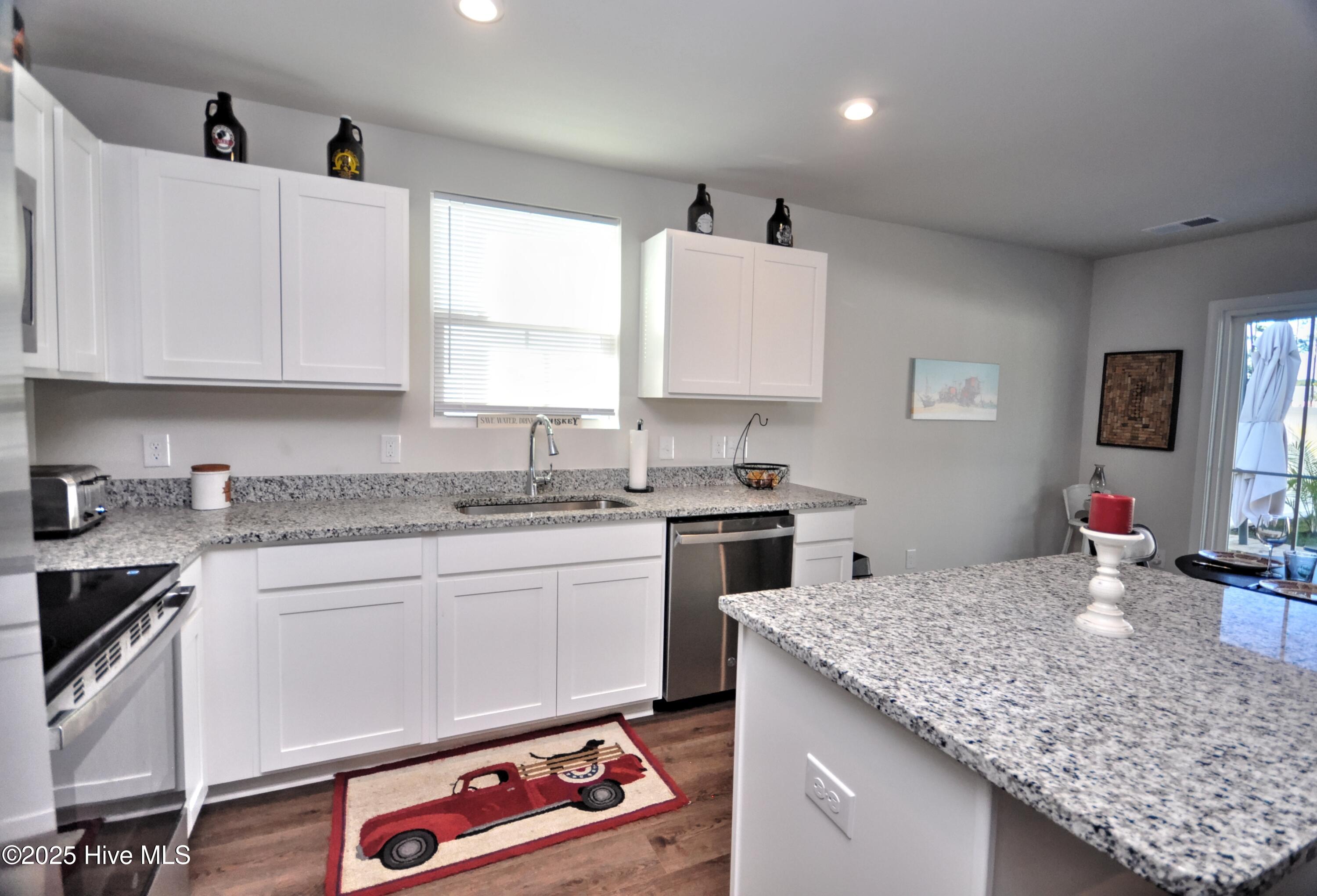 100542136 | Photo 12