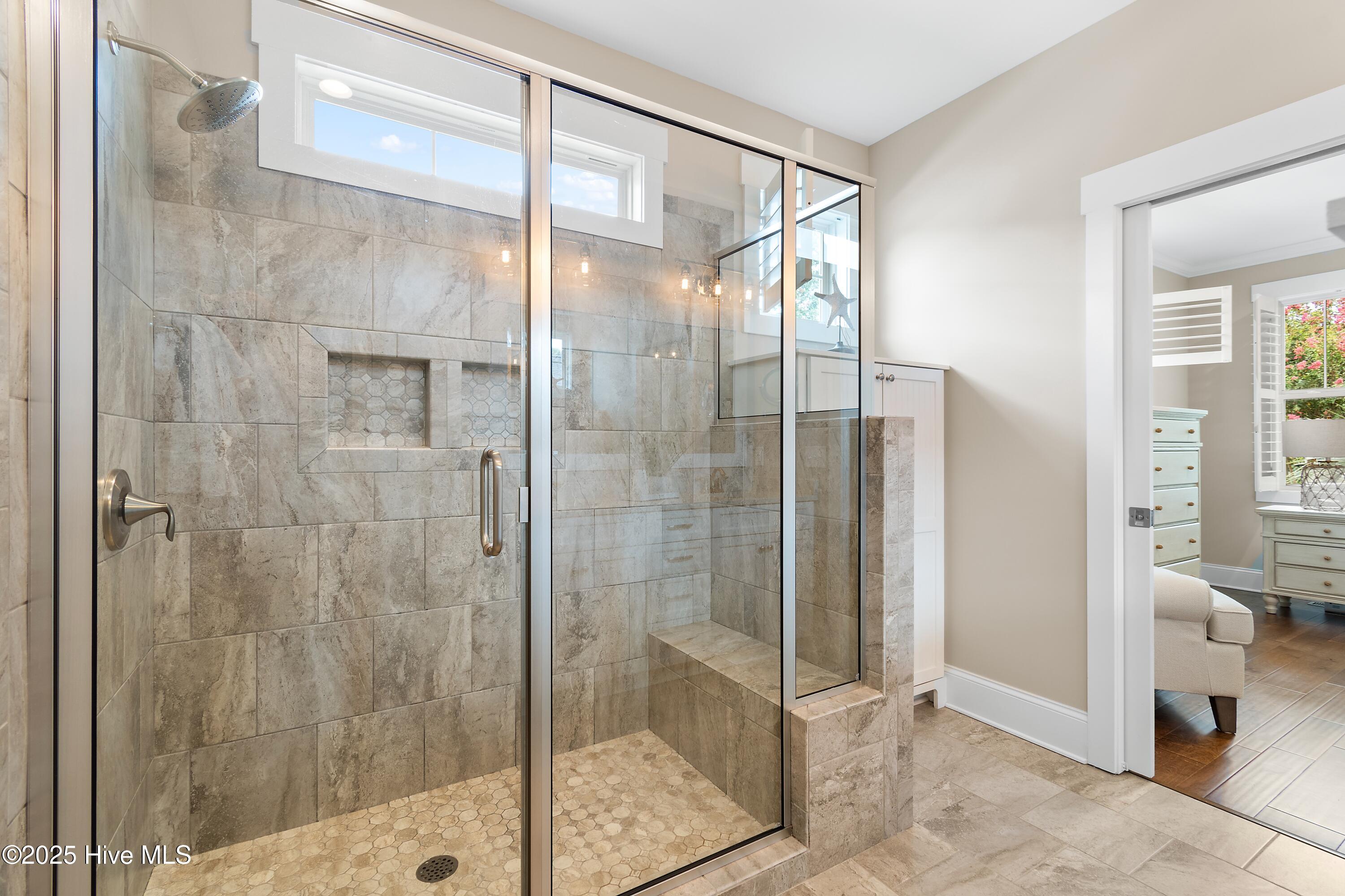 100521650 | Photo 25