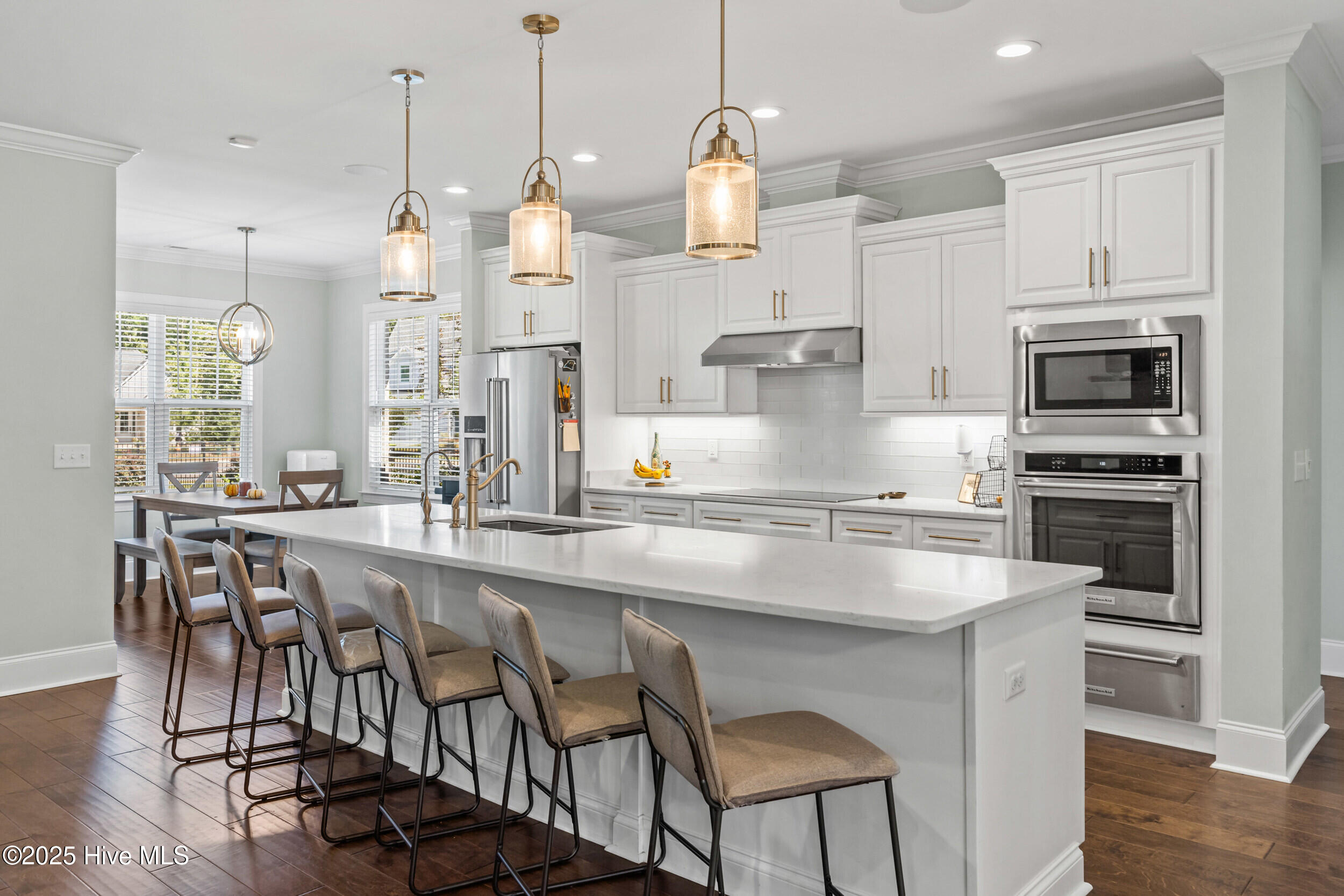 100545299 | Photo 12