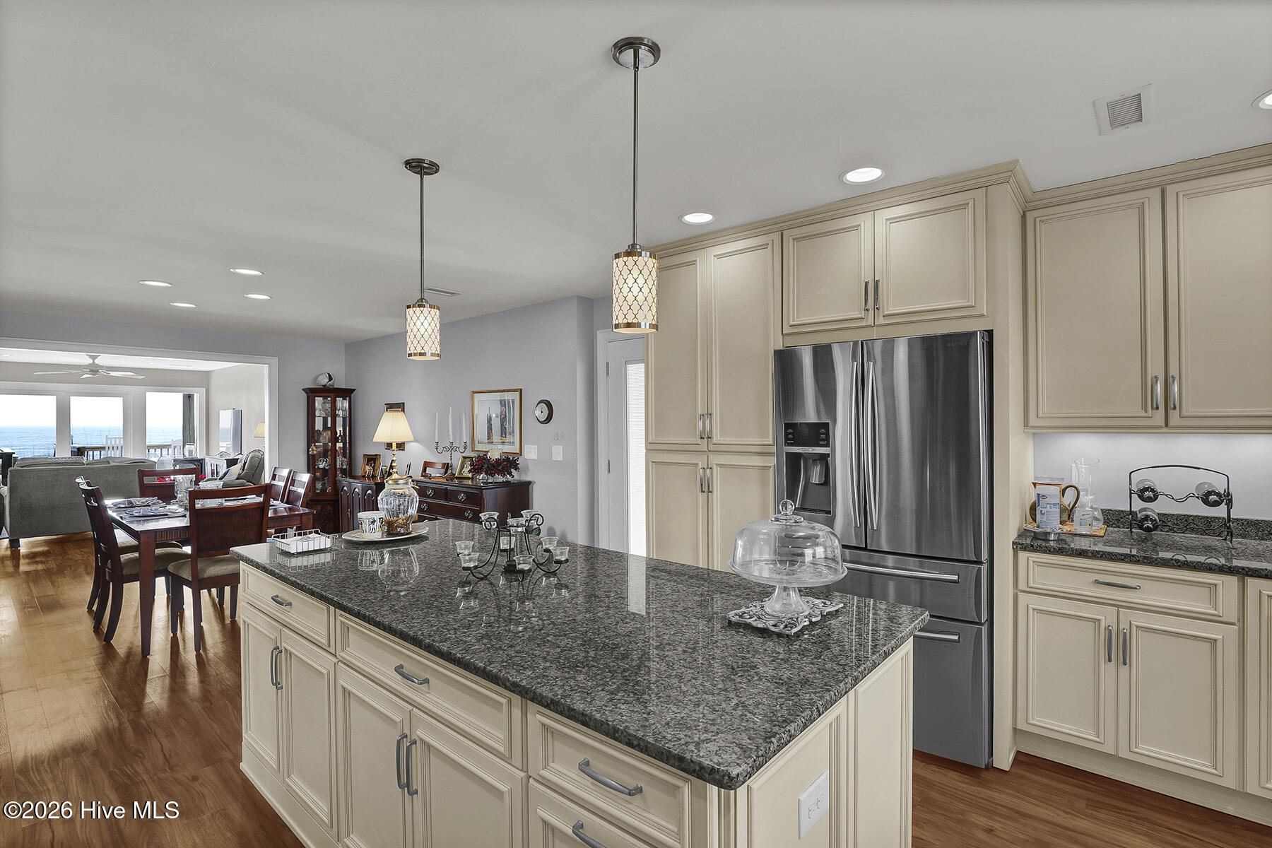 100548682 | Photo 14