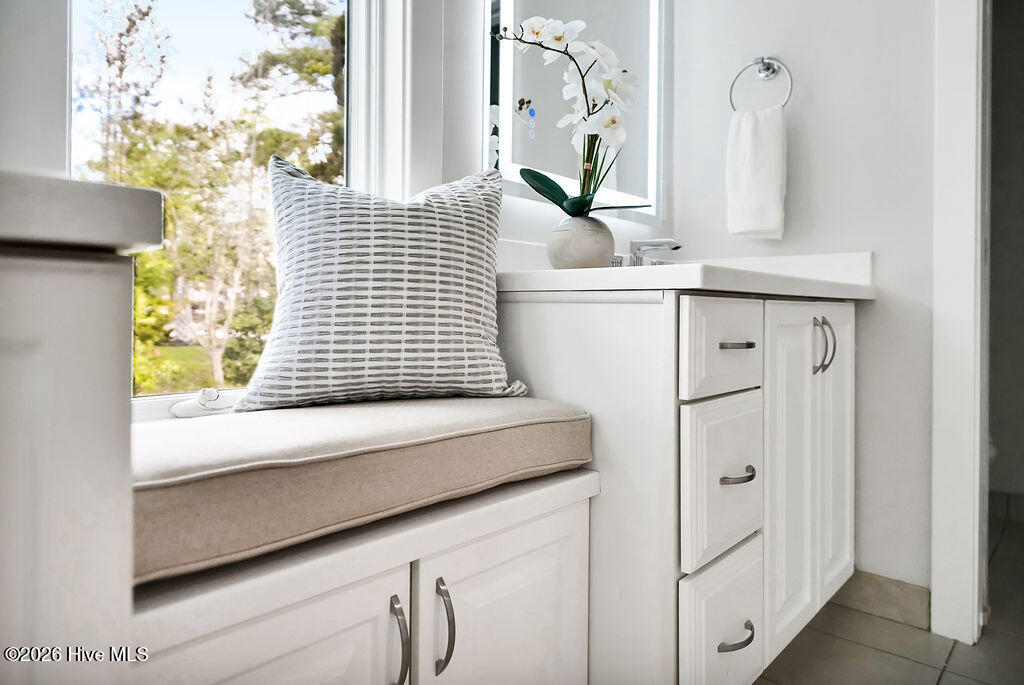 100565103 | Photo 43