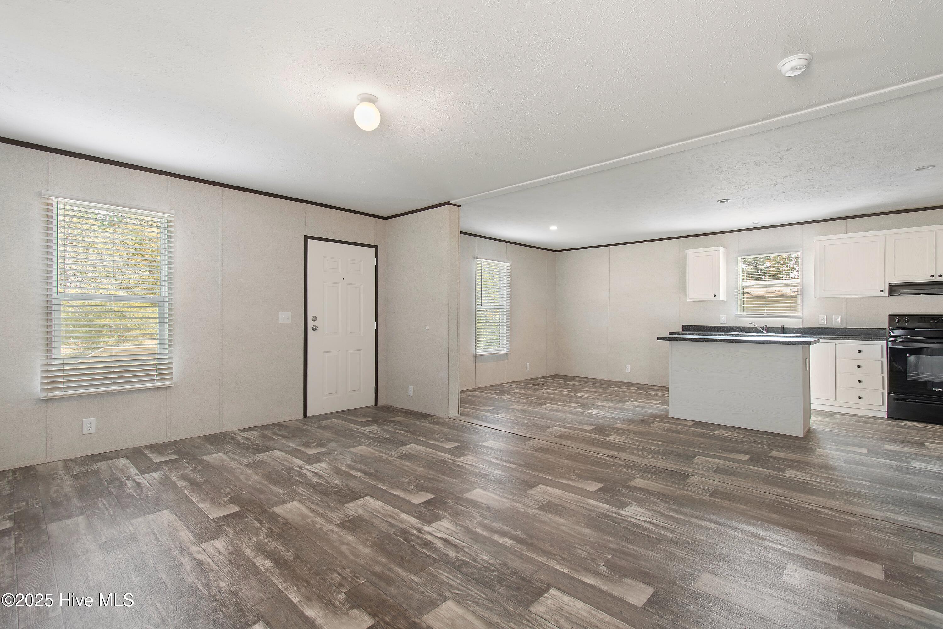 100542046 | Photo 15