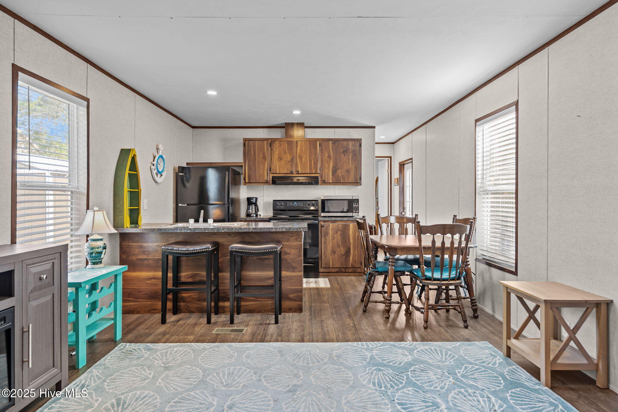 100531228 | Photo 46