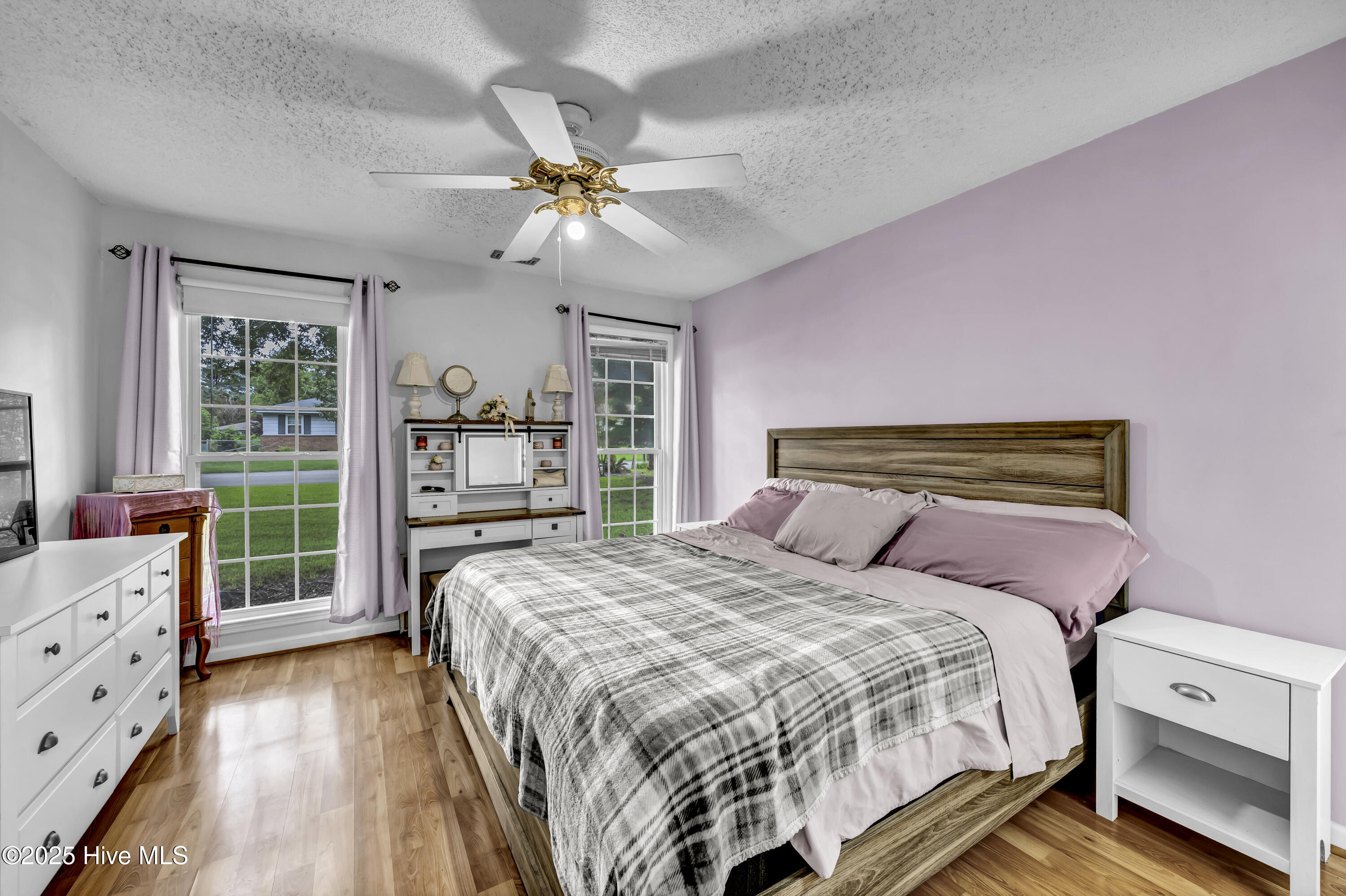 100525615 | Photo 25