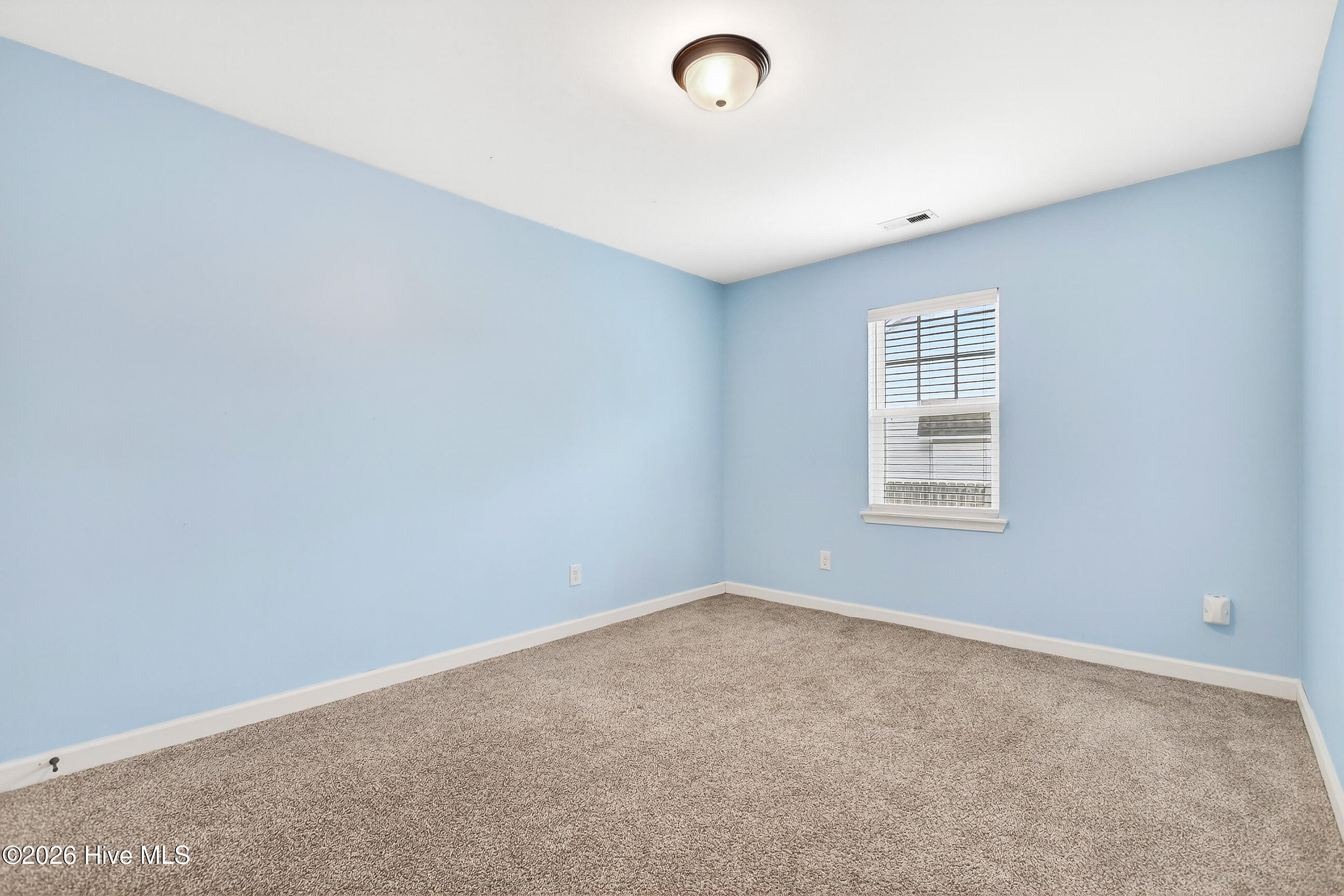 100549361 | Photo 23