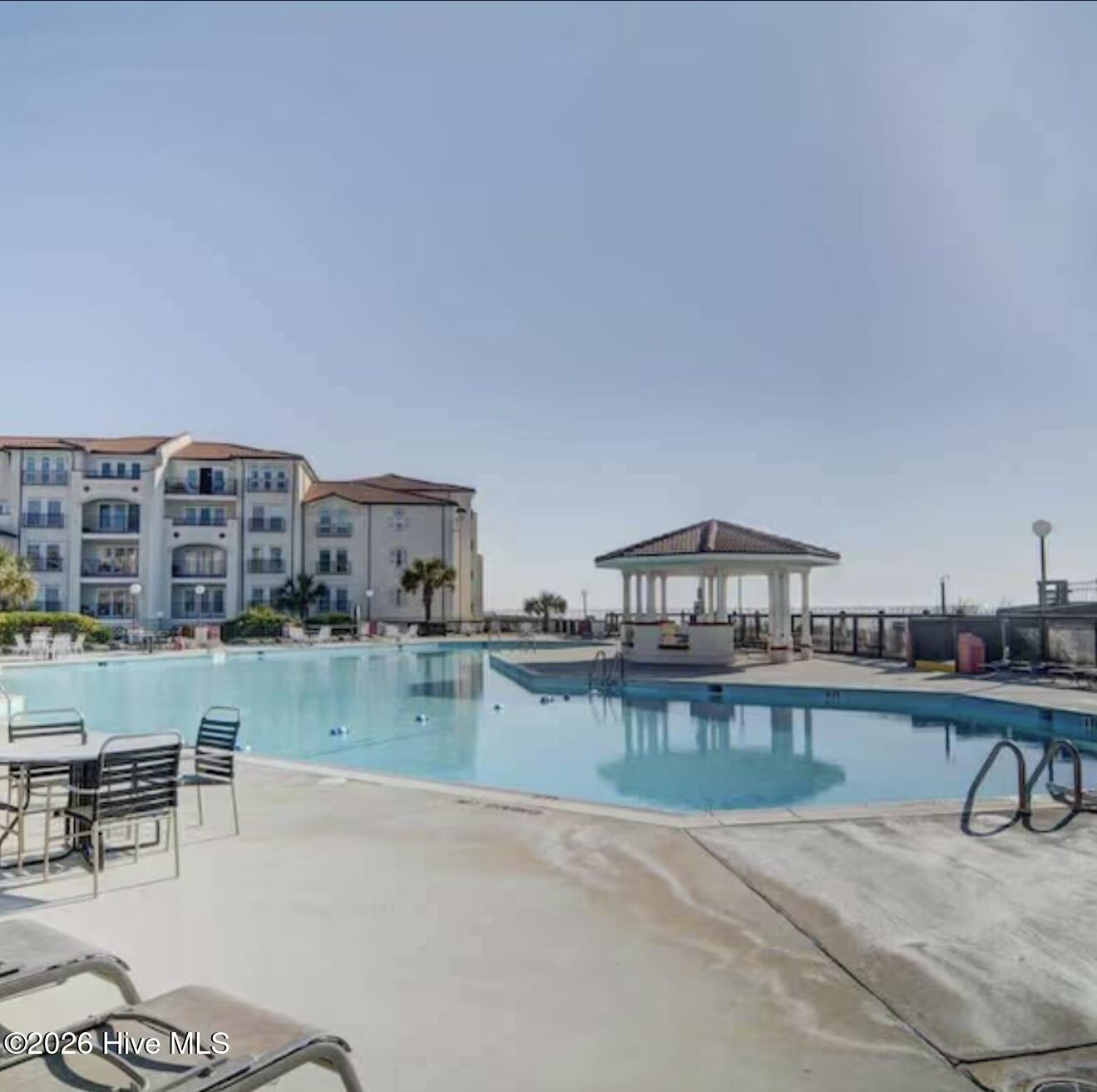 100548298 | Photo 24