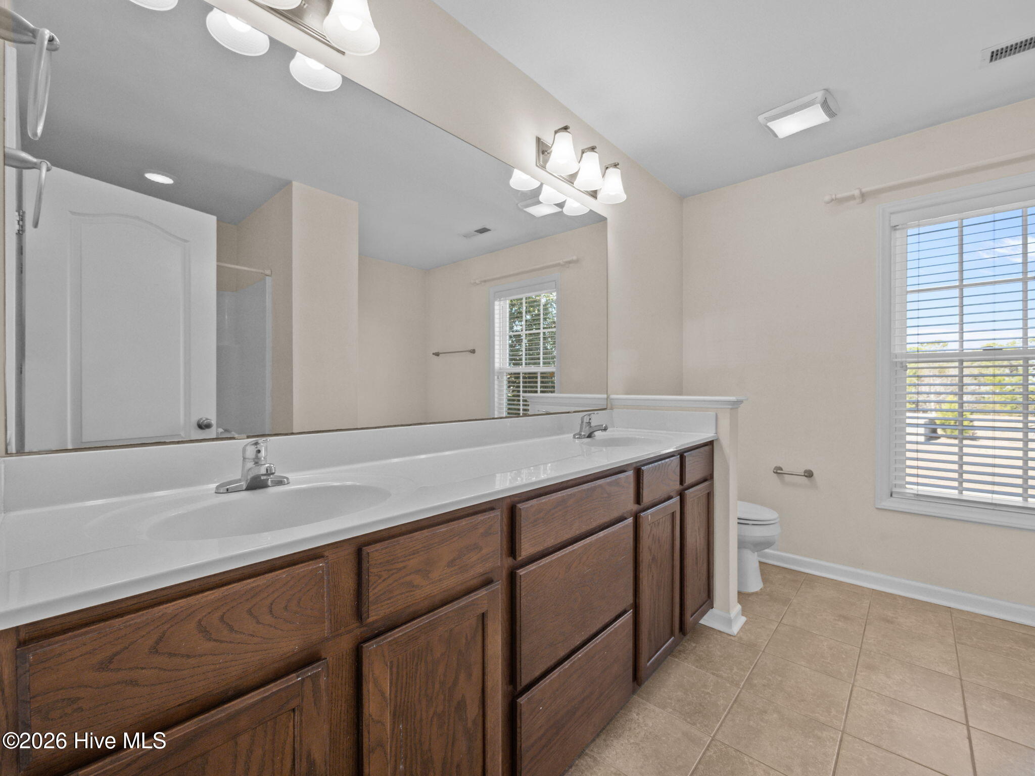 100545708 | Photo 35