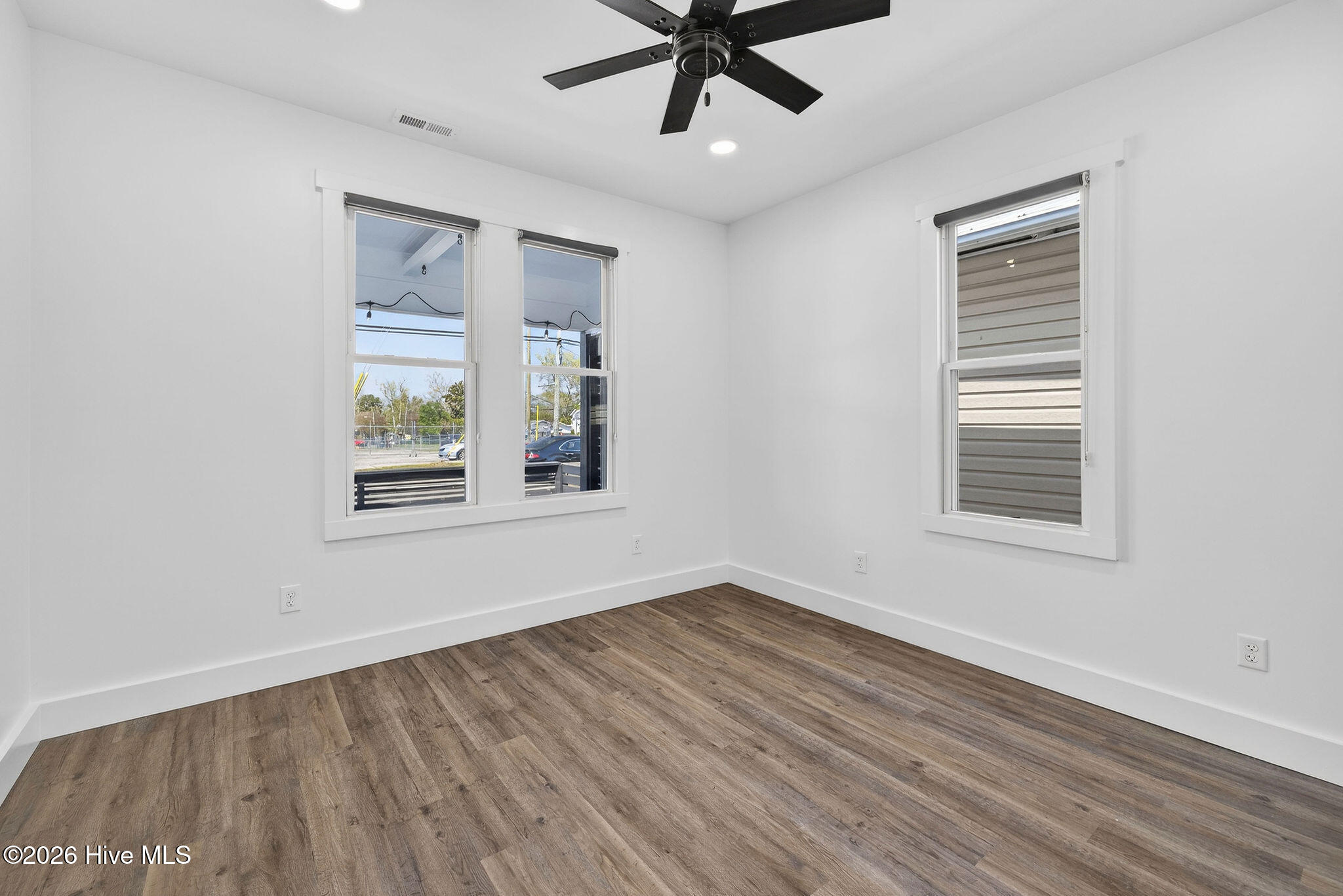 100563624 | Photo 16