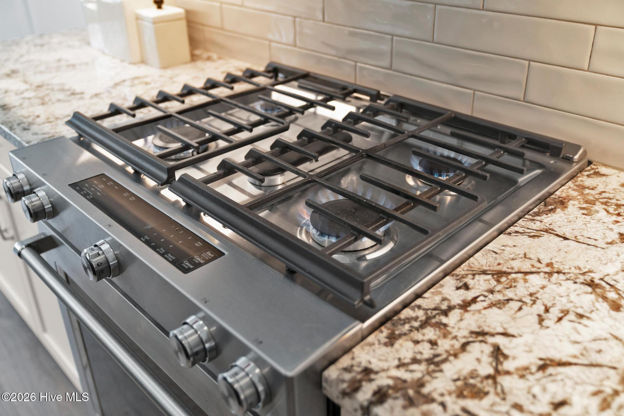 100564627 | Photo 12