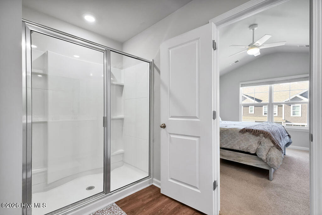 100549392 | Photo 18