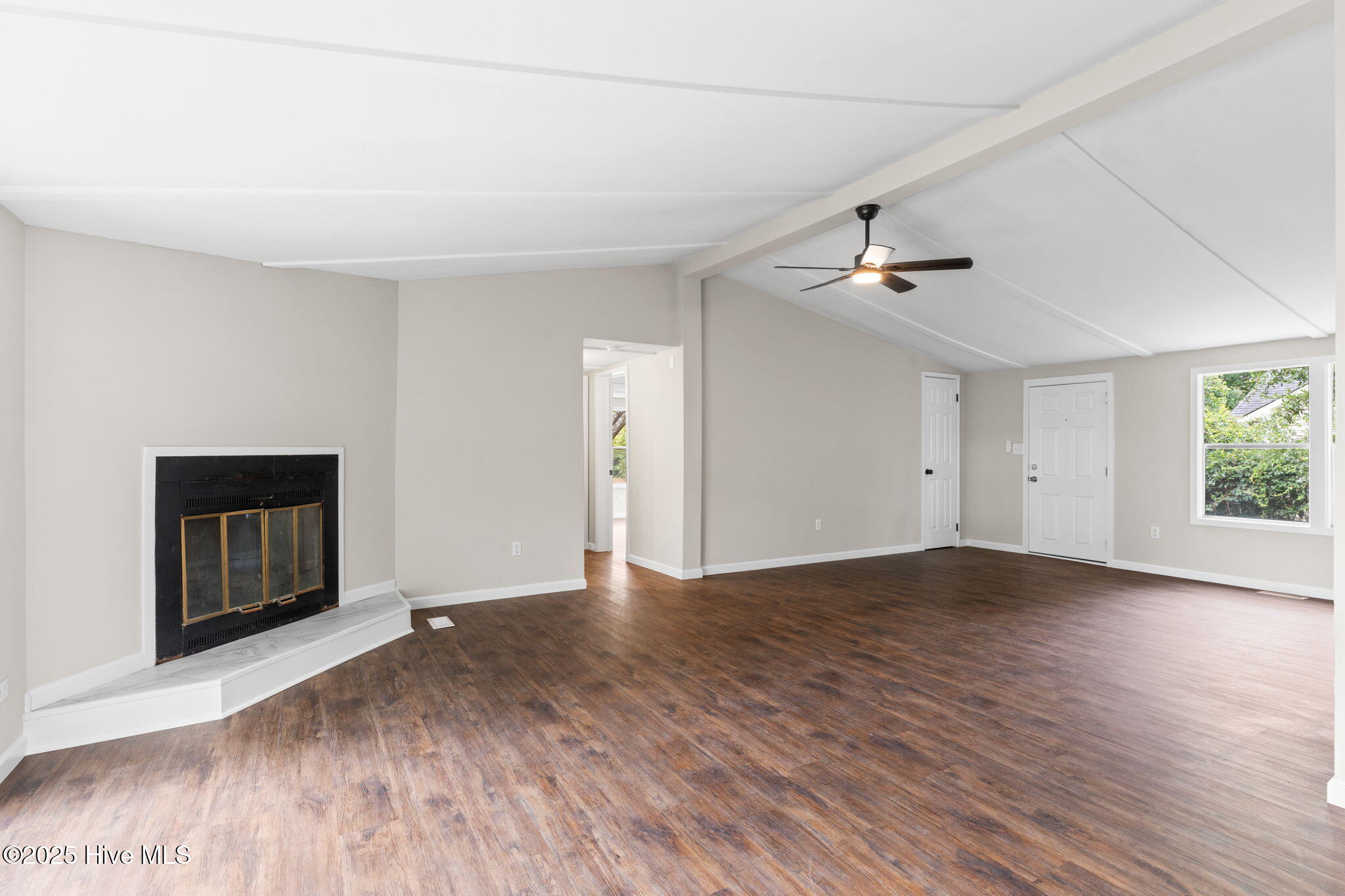 100514432 | Photo 13