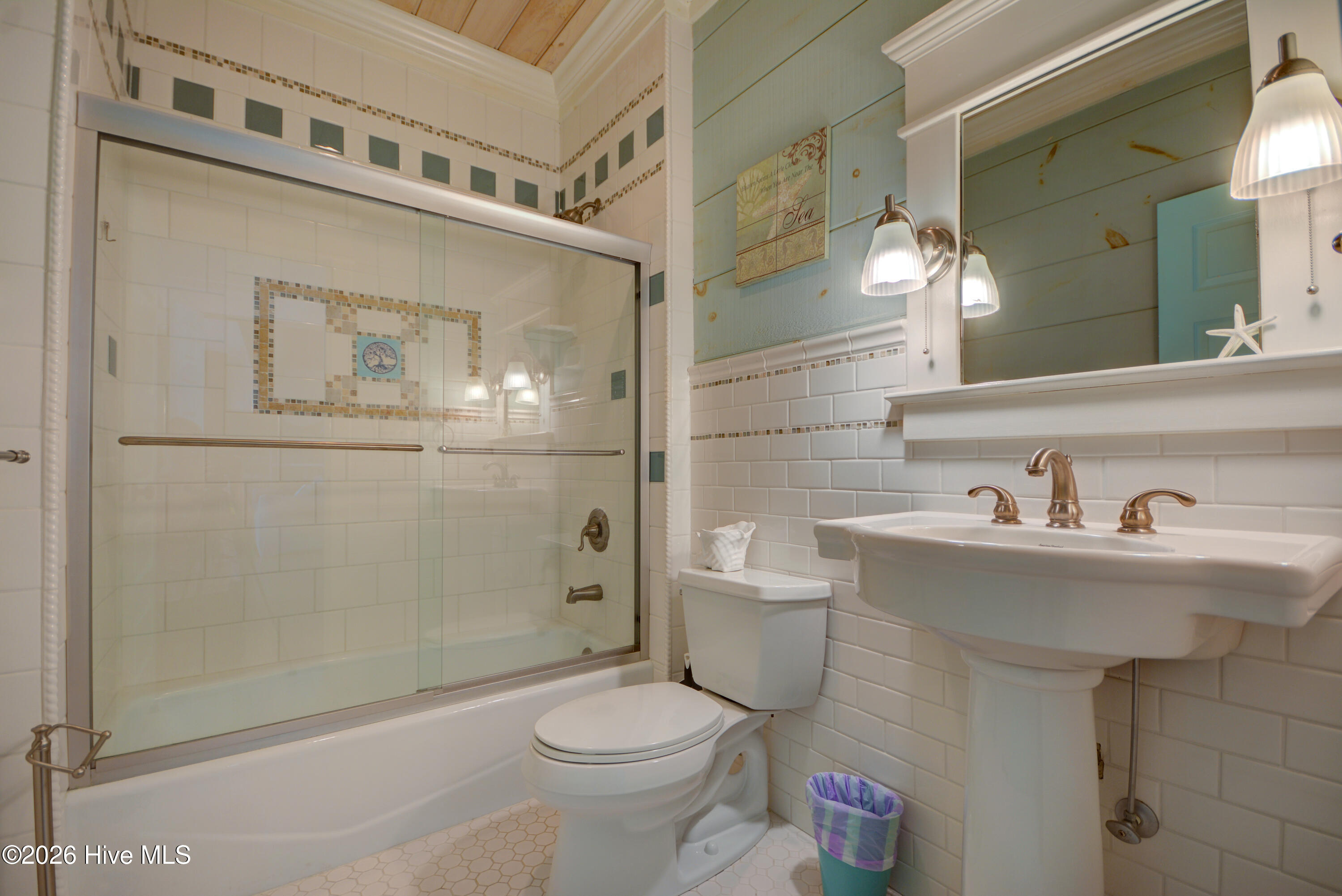 100565918 | Photo 20