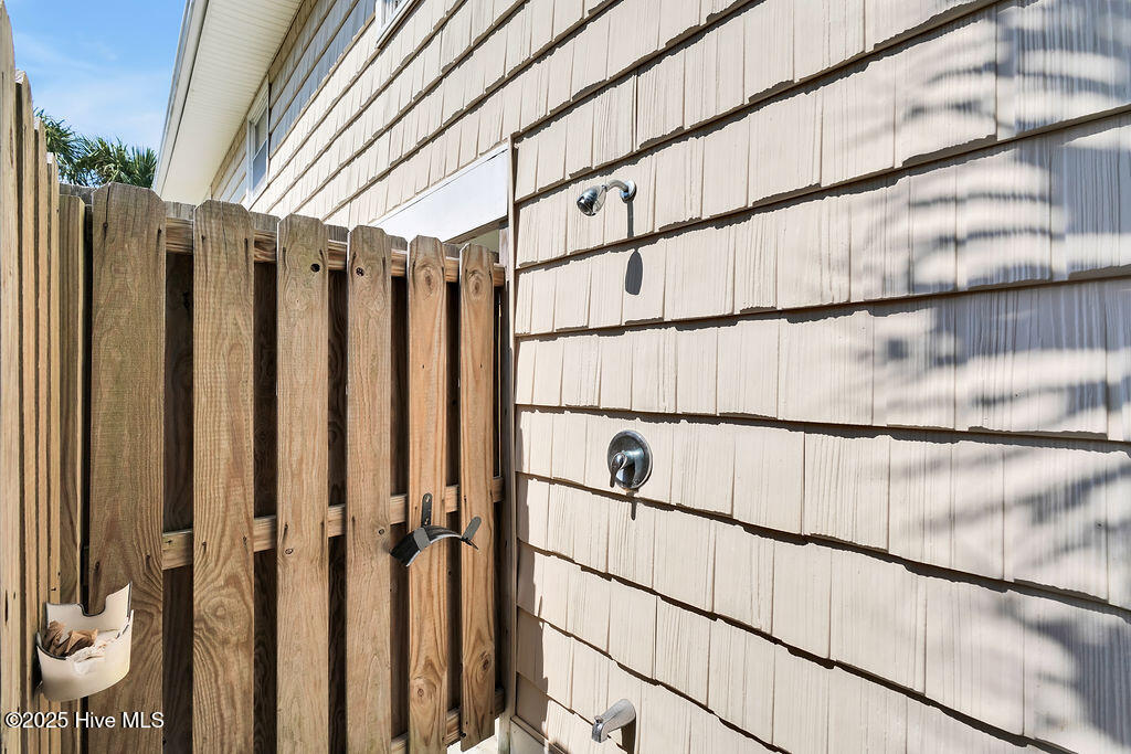 100532068 | Photo 31