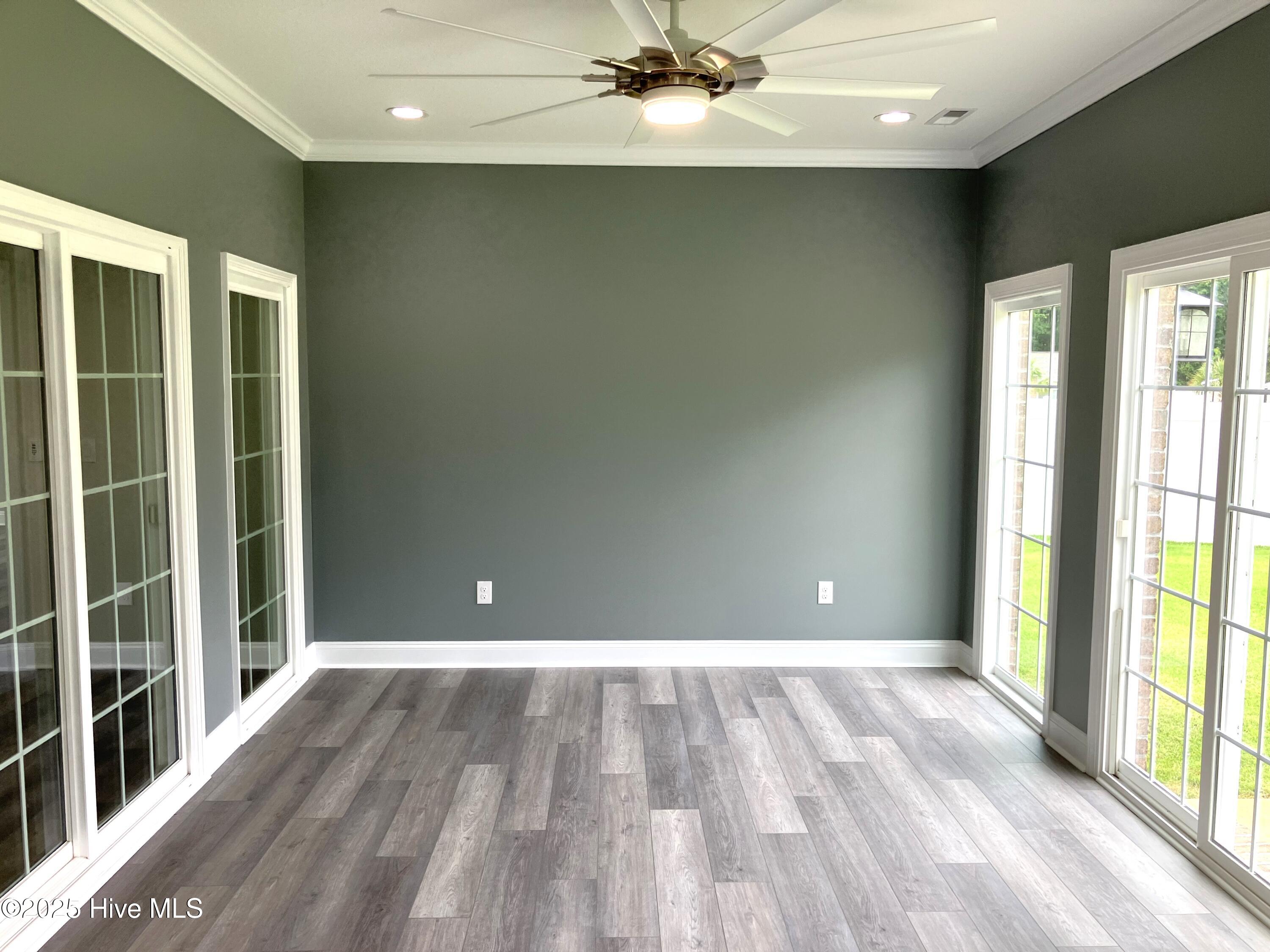 100514108 | Photo 17