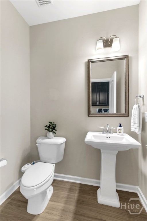 Half Bathroom (Main)