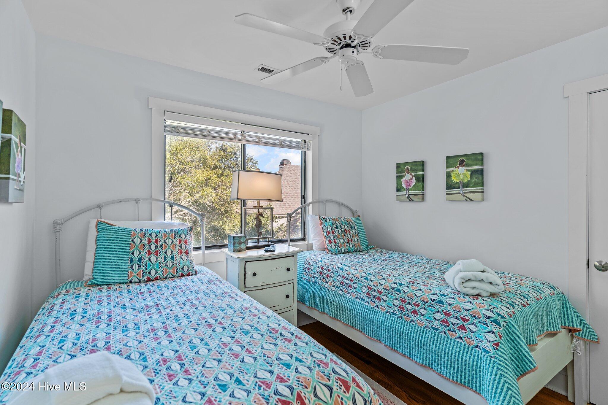 100477825 | Photo 42