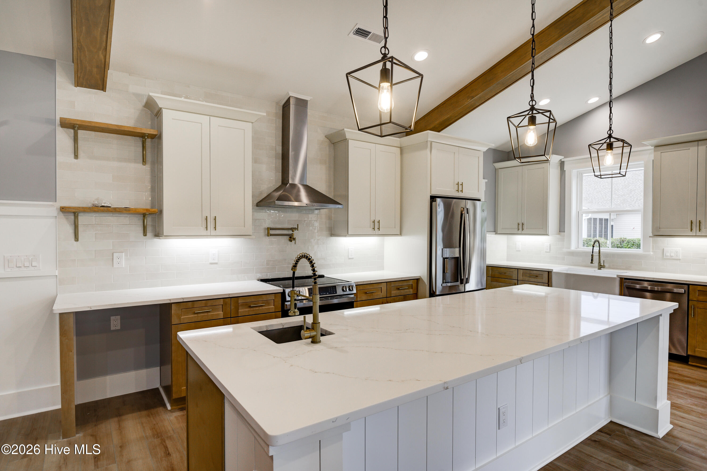 100557484 | Photo 25