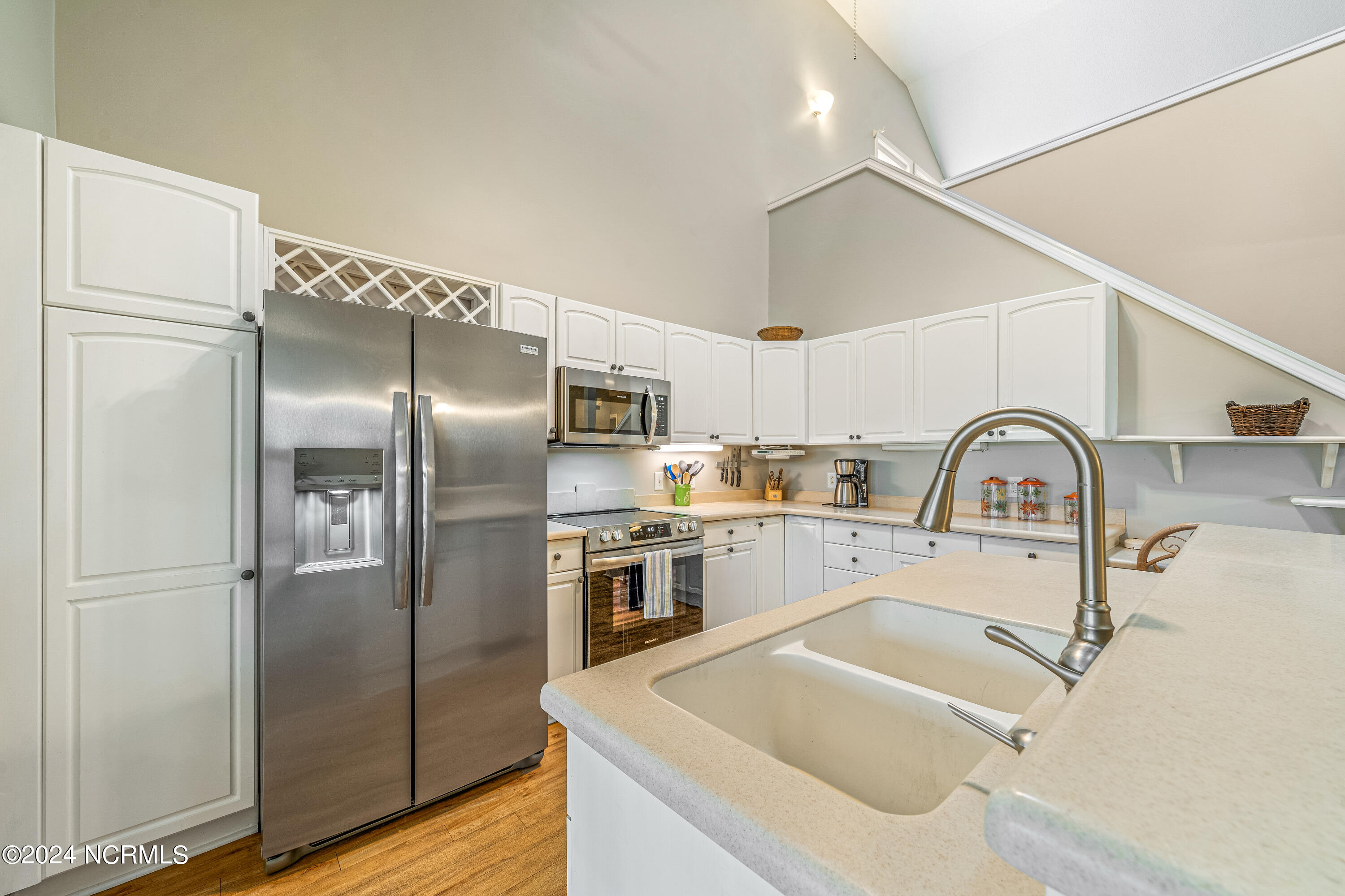 100534045 | Photo 16