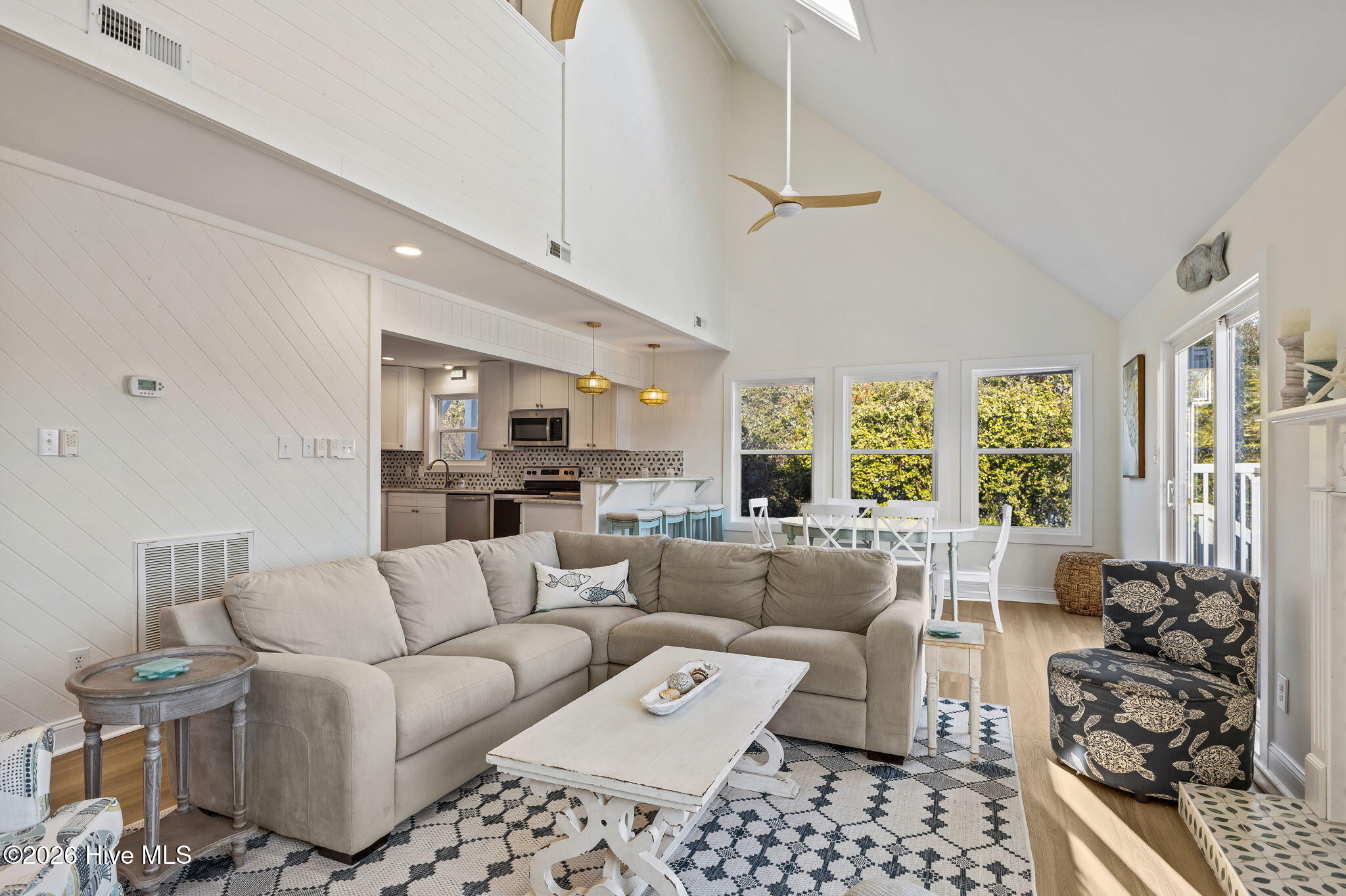 100557603 | Photo 25