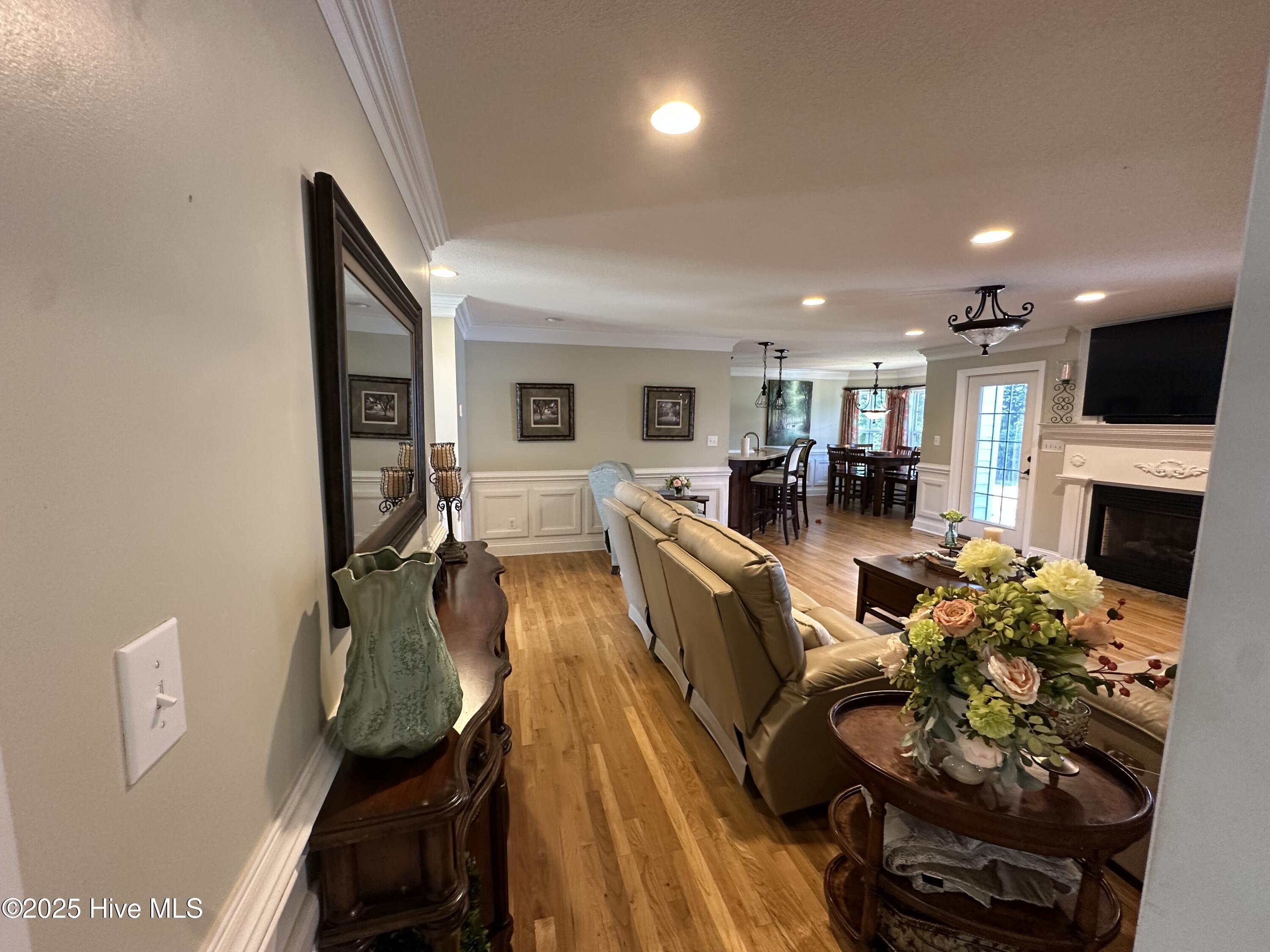 100514130 | Photo 23