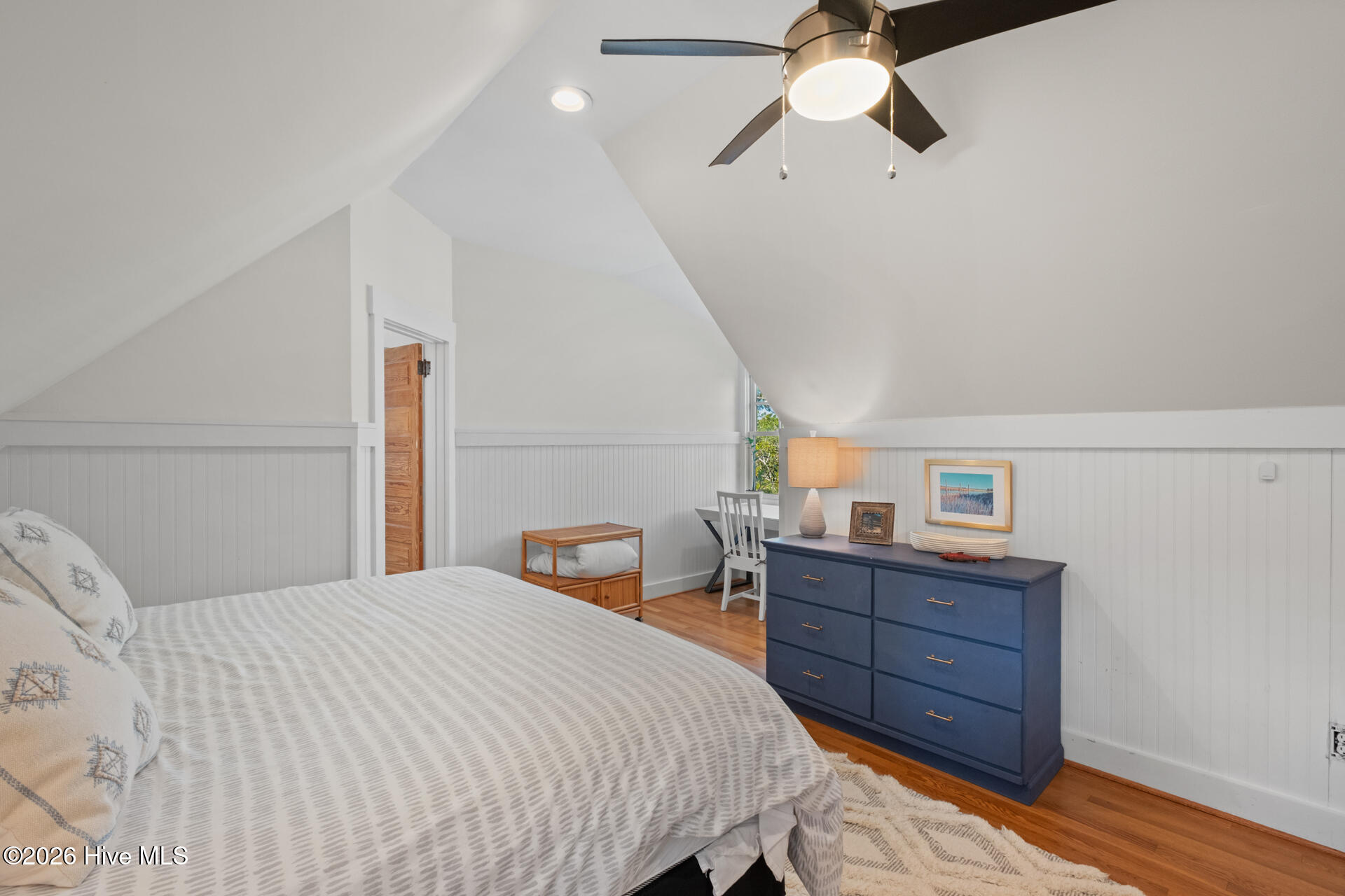 100560267 | Photo 18