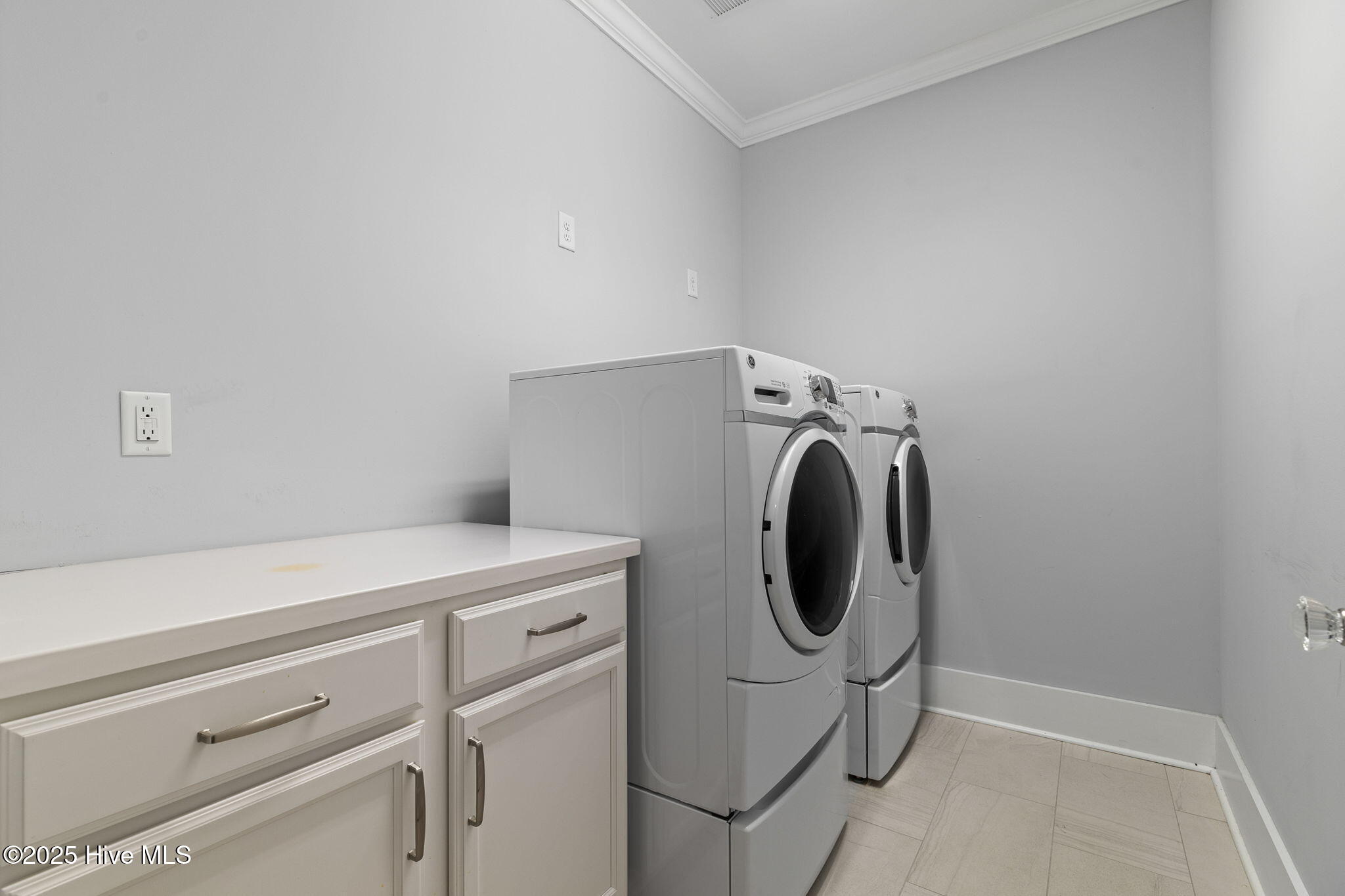 100542044 | Photo 40