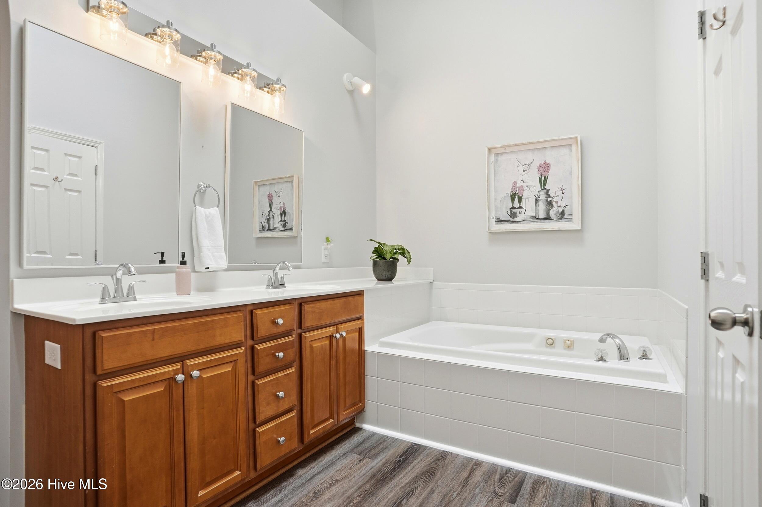 100554334 | Photo 15