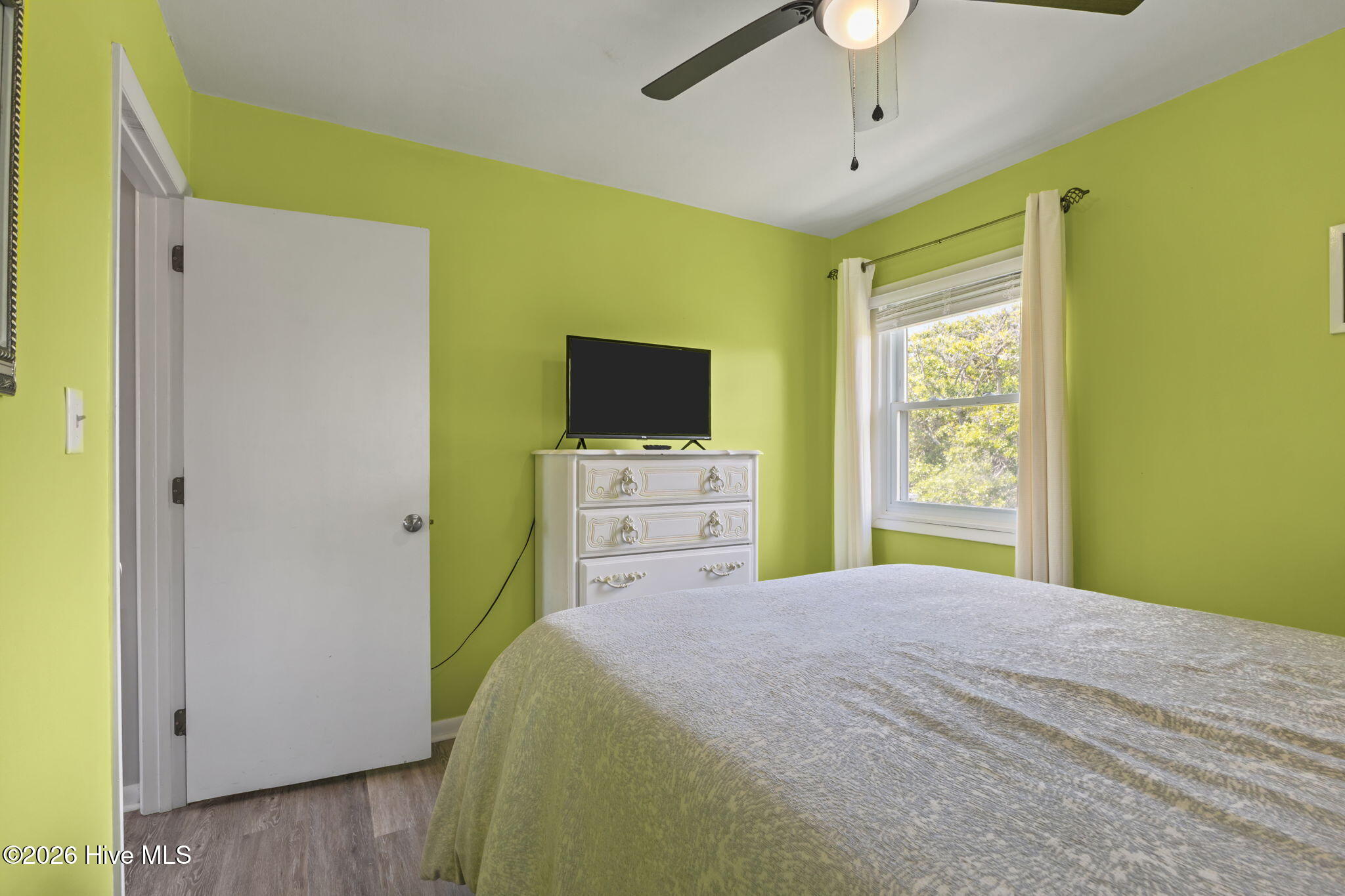 100568142 | Photo 29