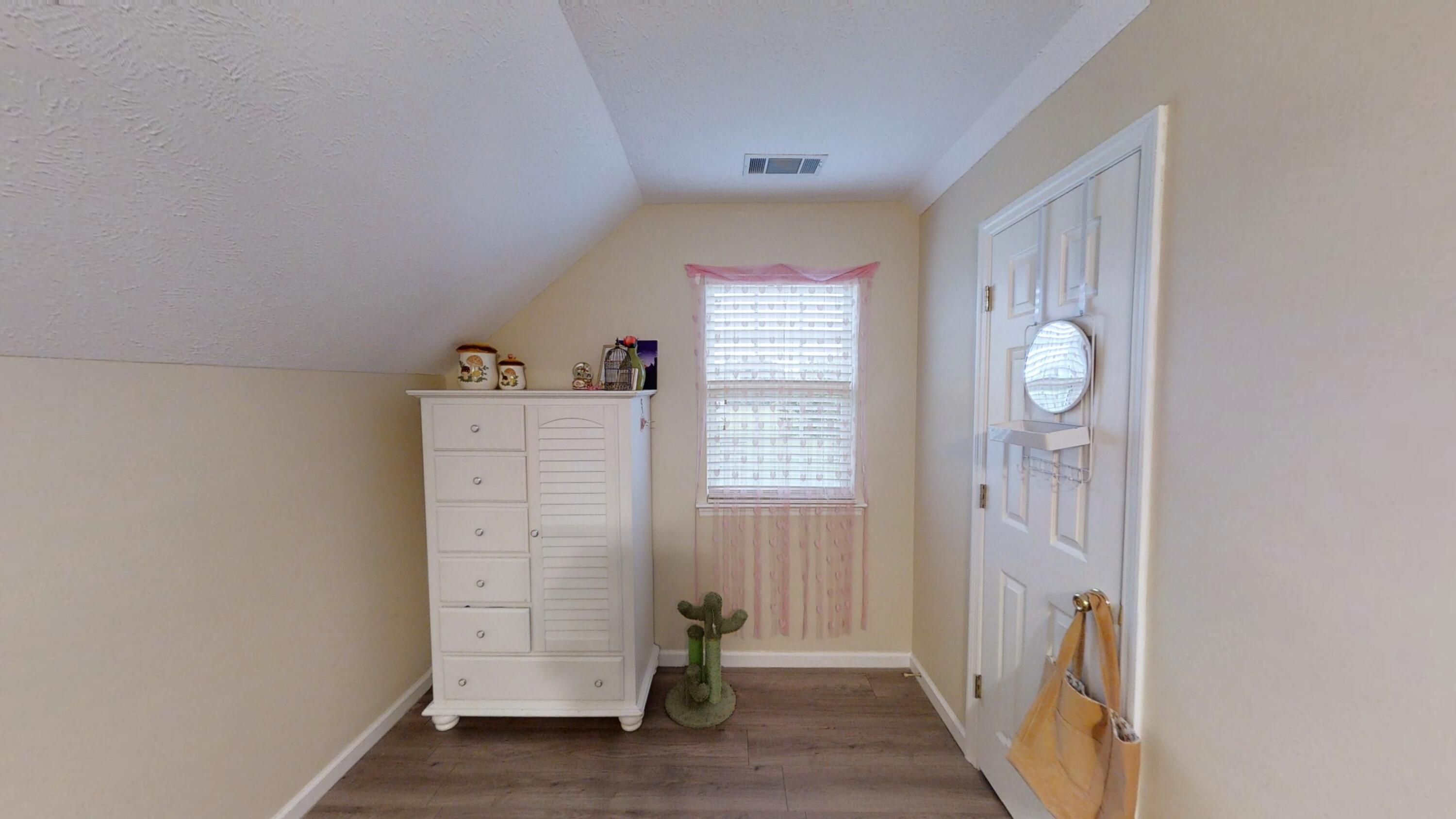 2750-St-Clair-Rd-06152022_083632