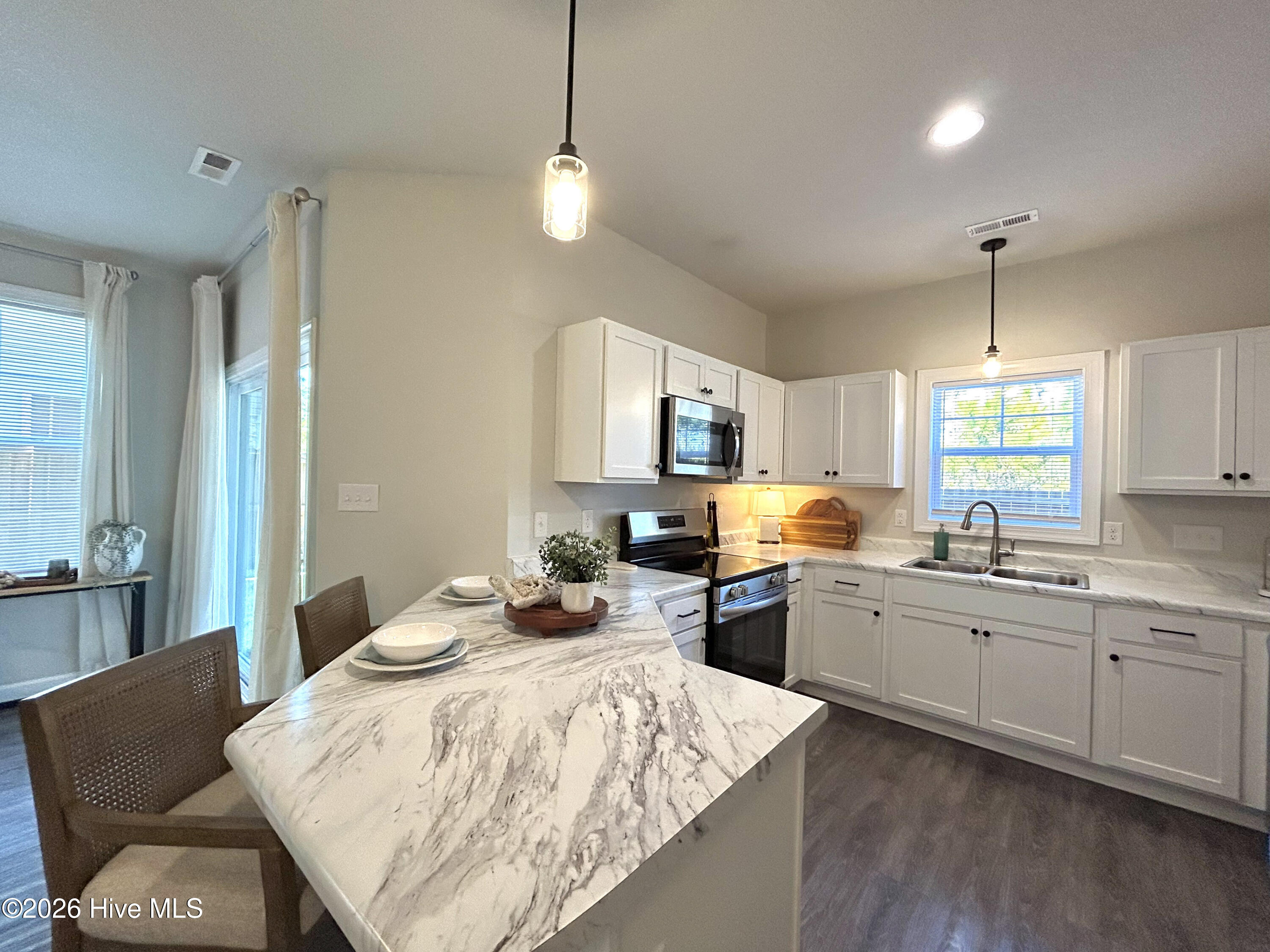 100553295 | Photo 10