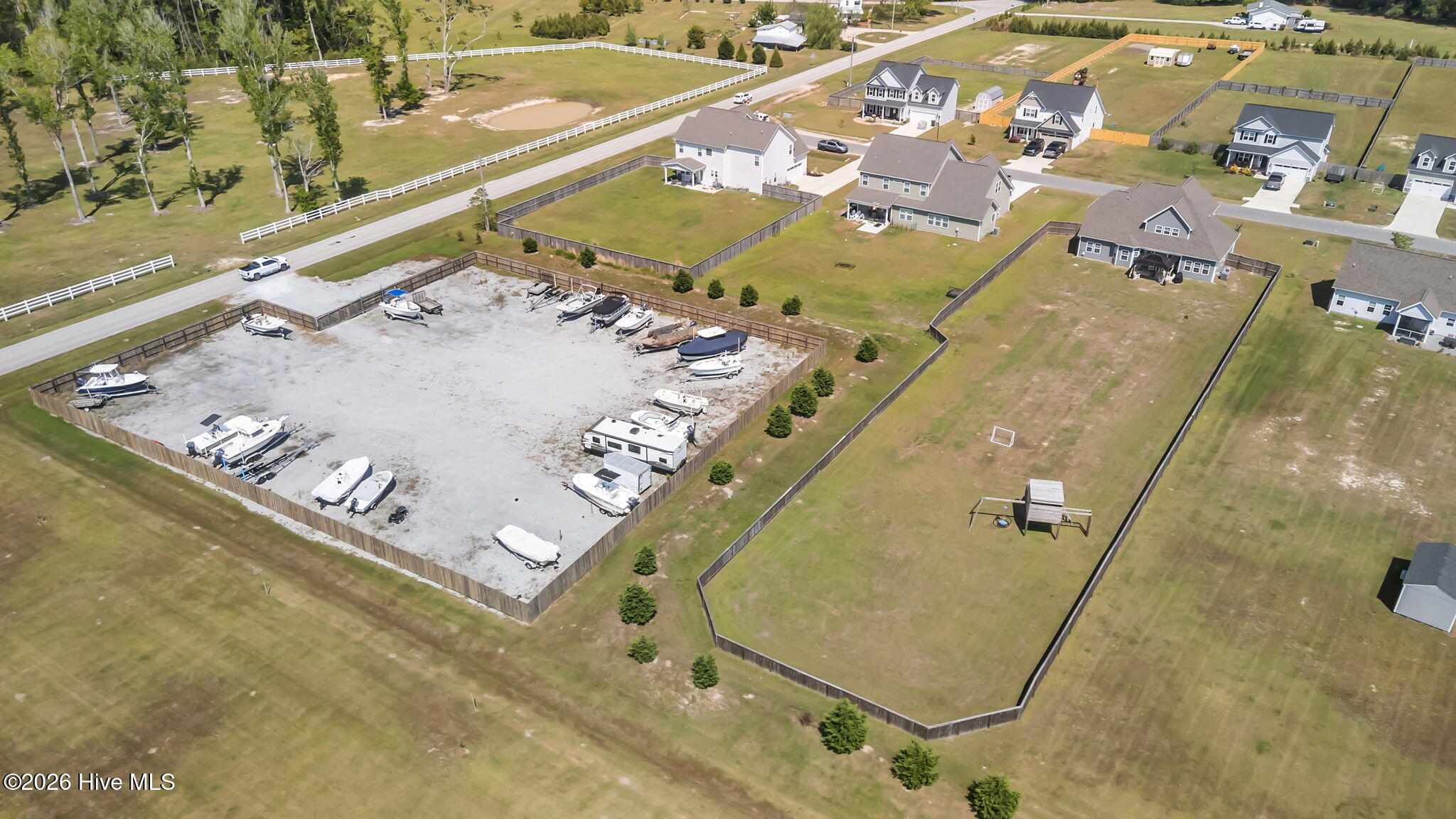 100569741 | Photo 46