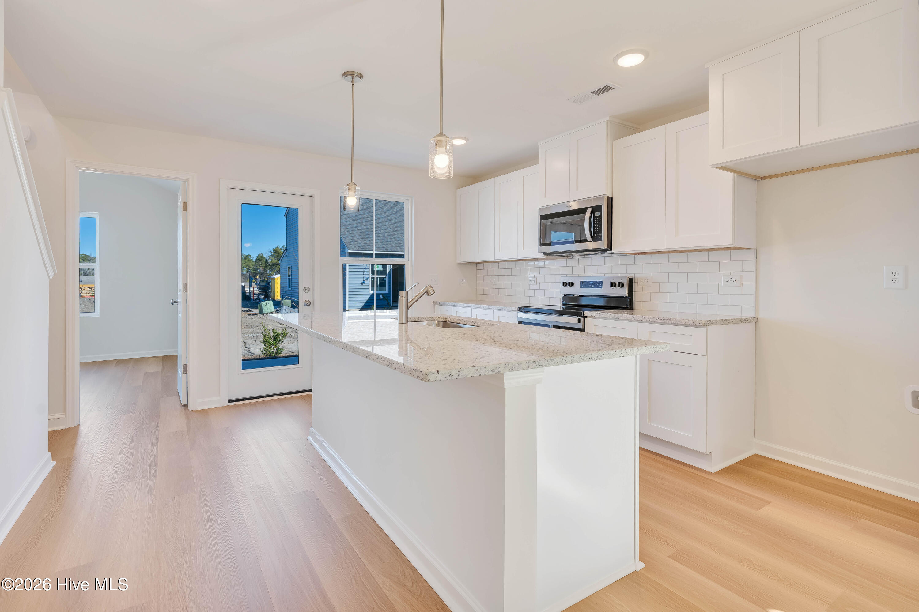 100551589 | Photo 24