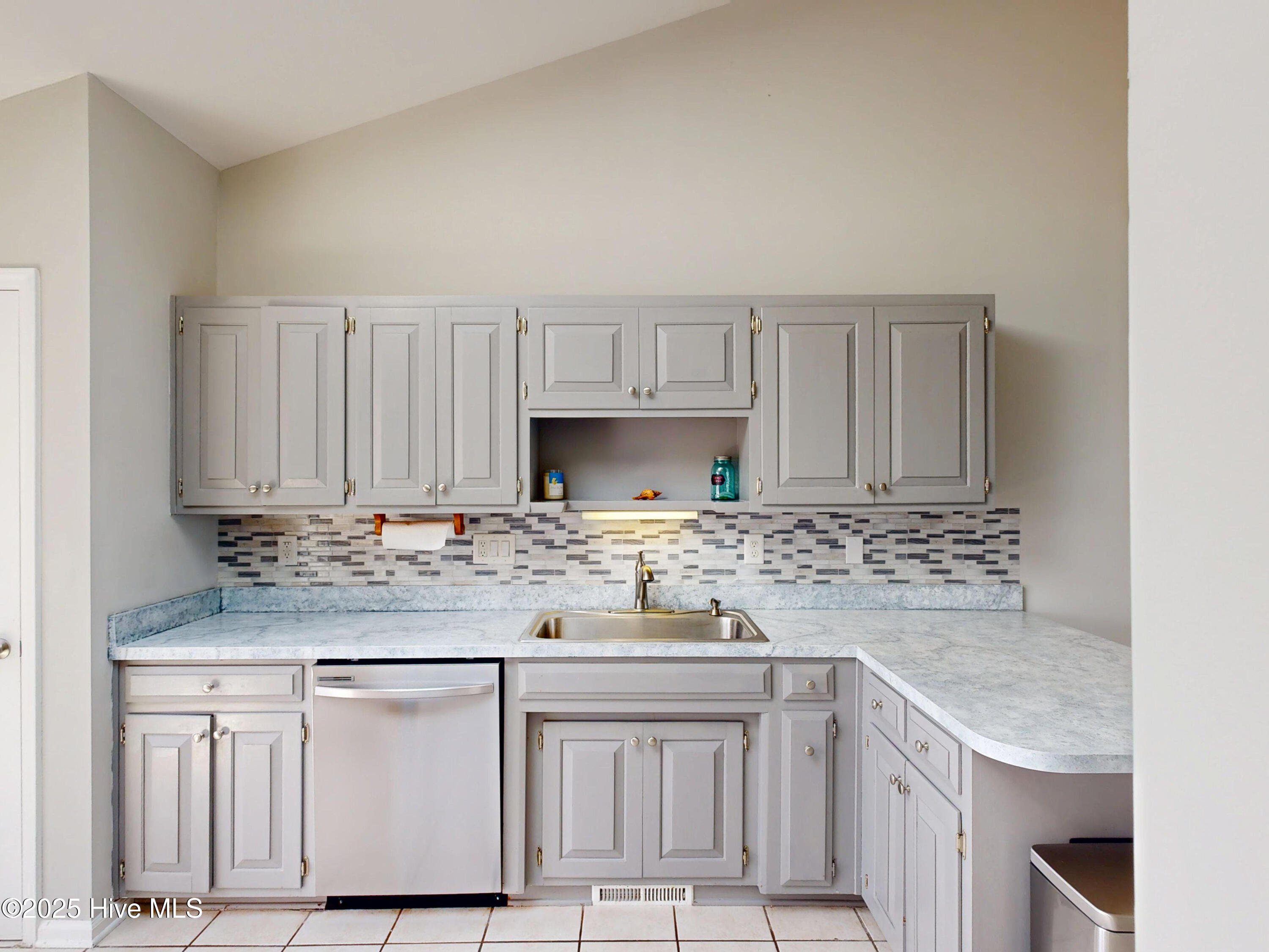 100550586 | Photo 26