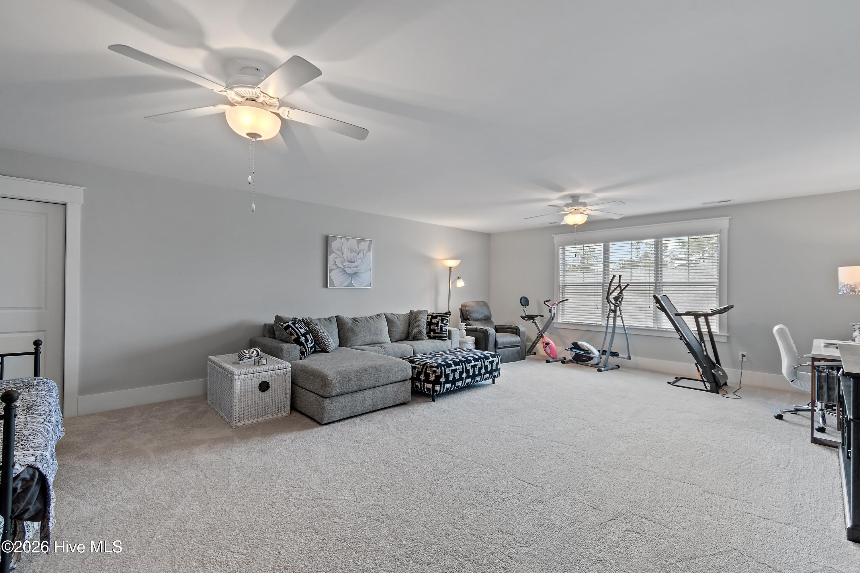 100561282 | Photo 42