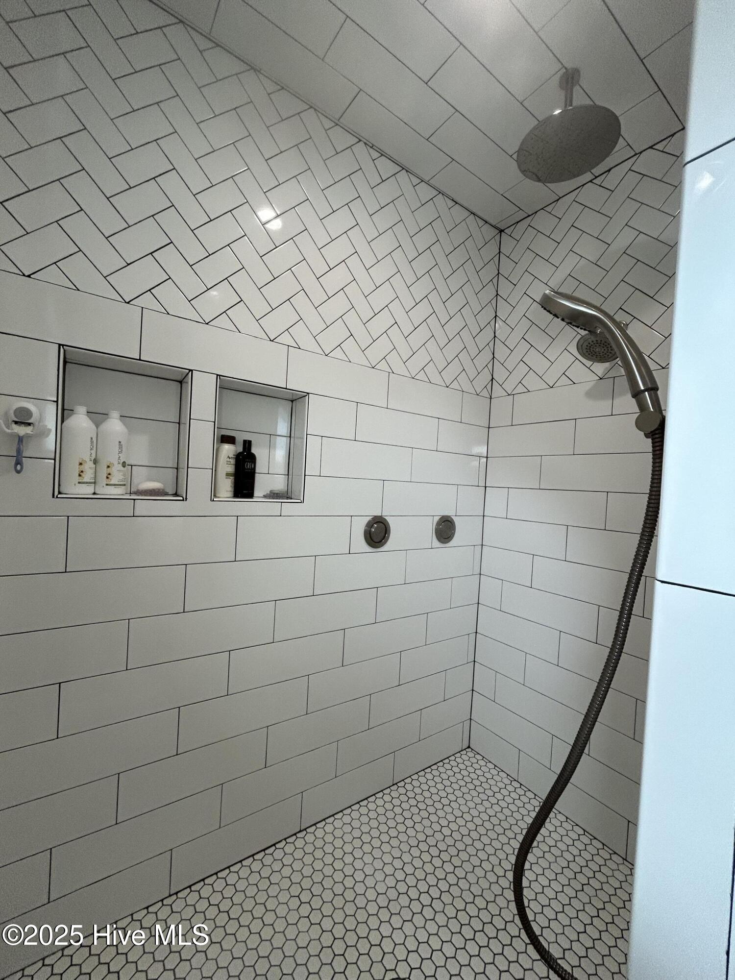 100496058 | Photo 20