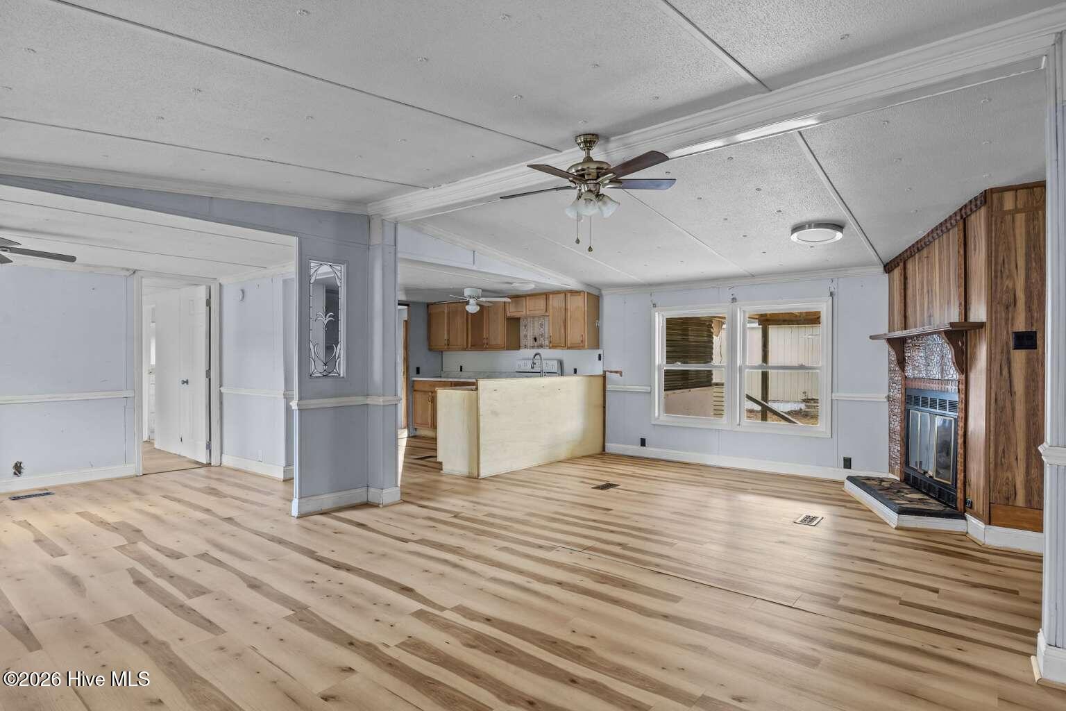 100550167 | Photo 17