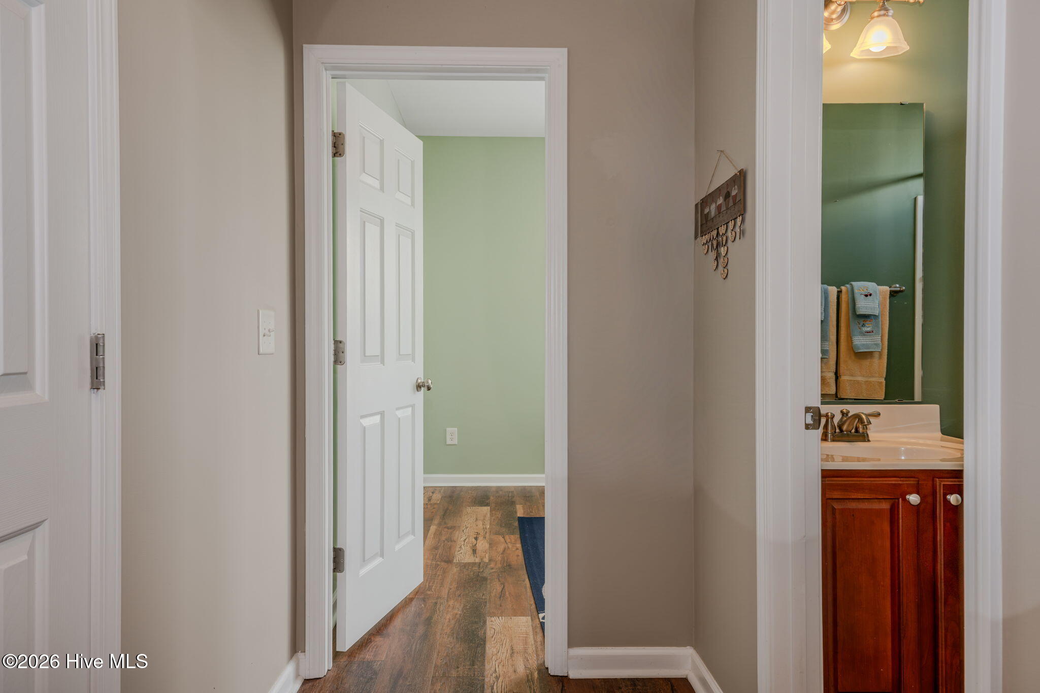 100562762 | Photo 21