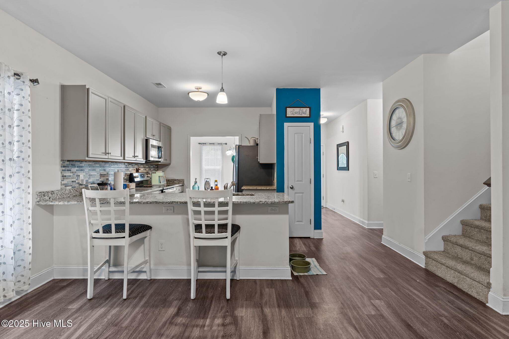 100537079 | Photo 22