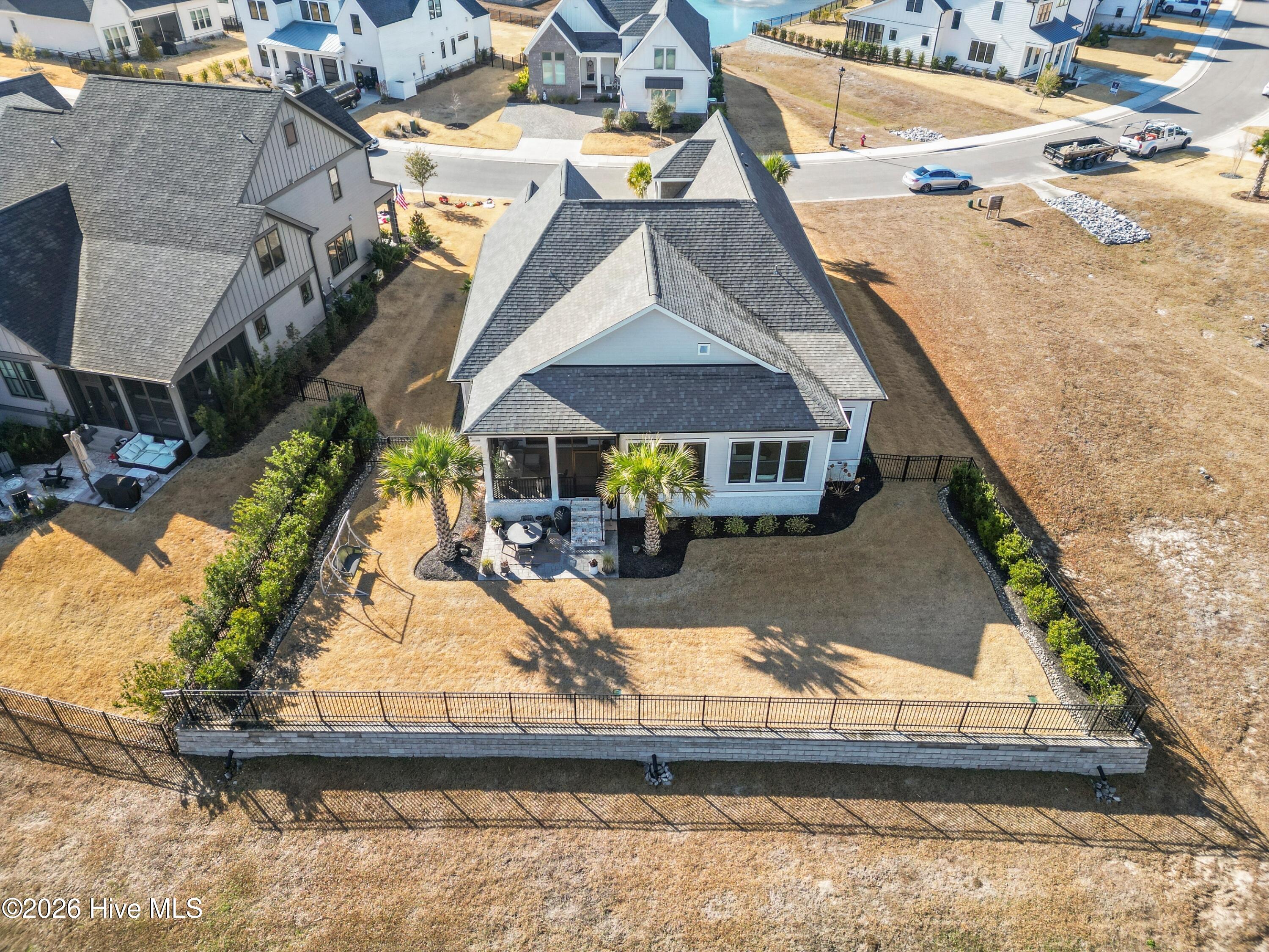 100546830 | Photo 77