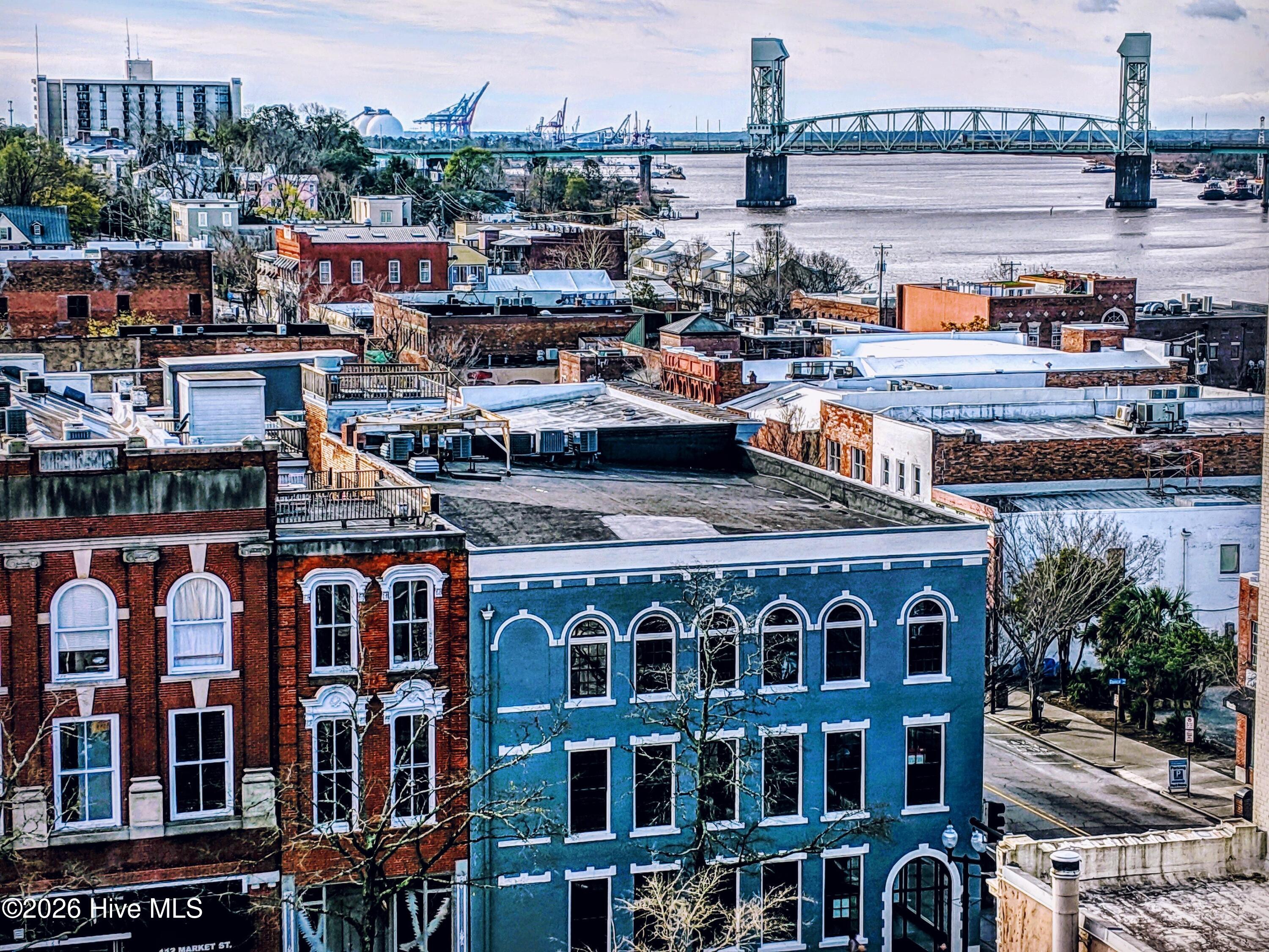 100525902 | Photo 43