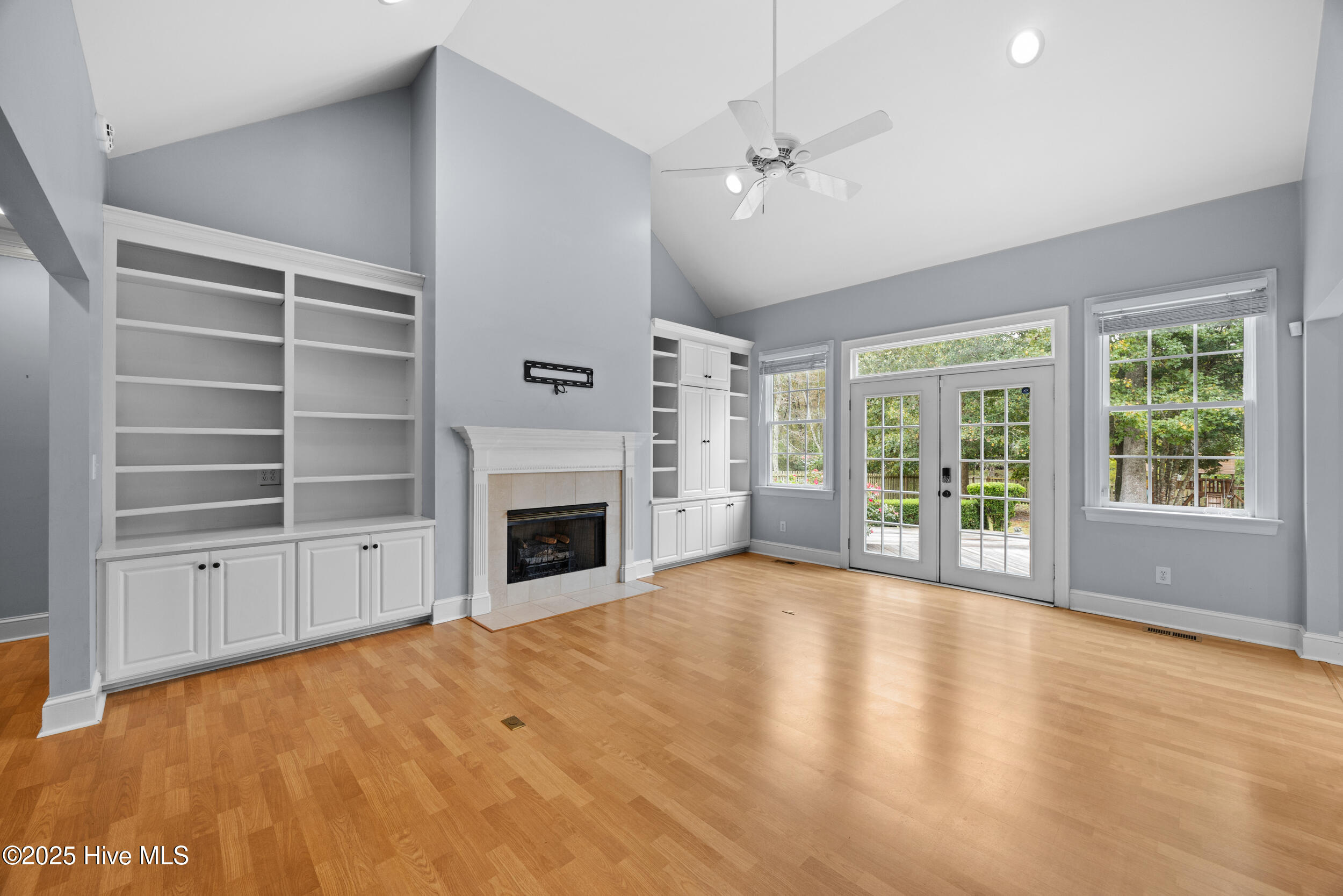 100538720 | Photo 14