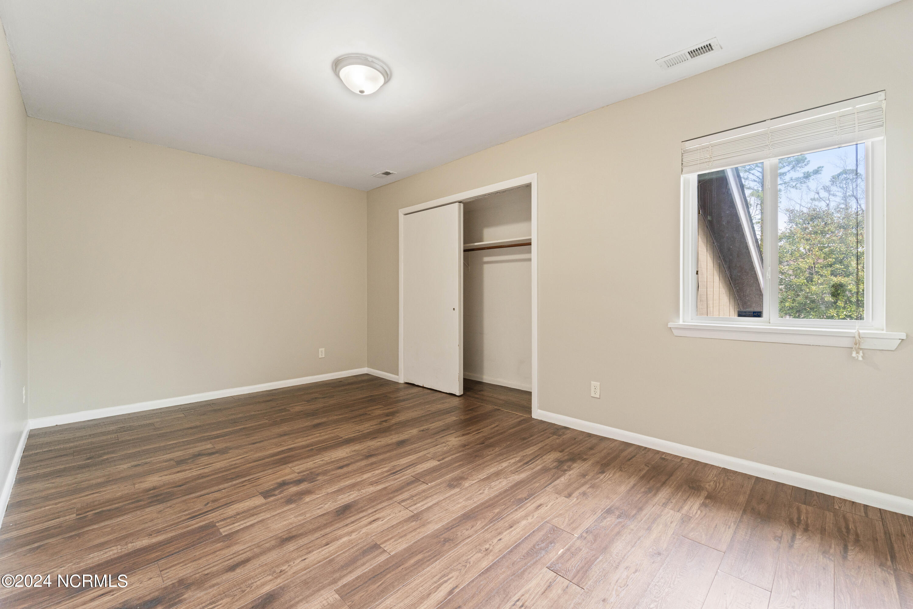 100566962 | Photo 11