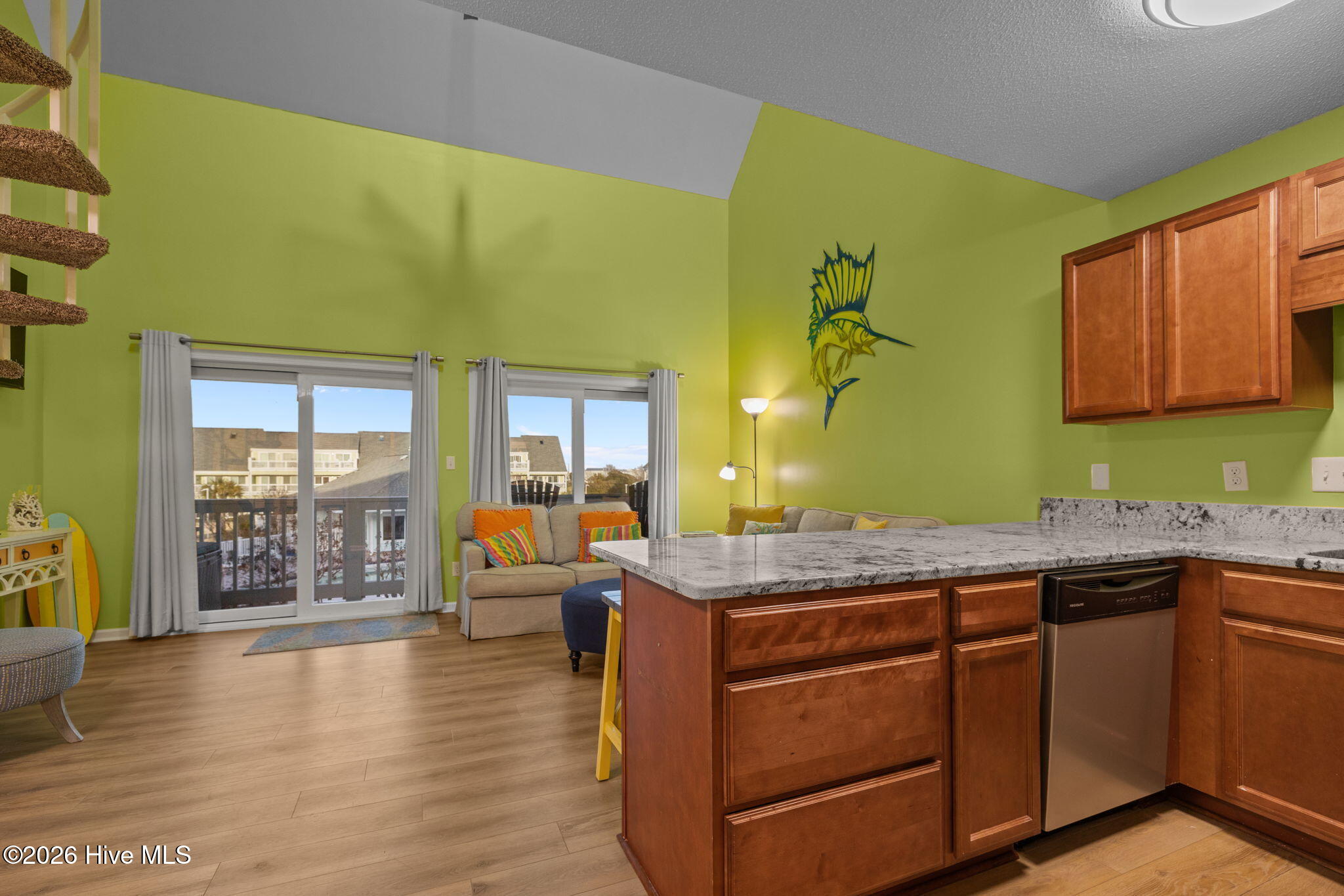 100550308 | Photo 18